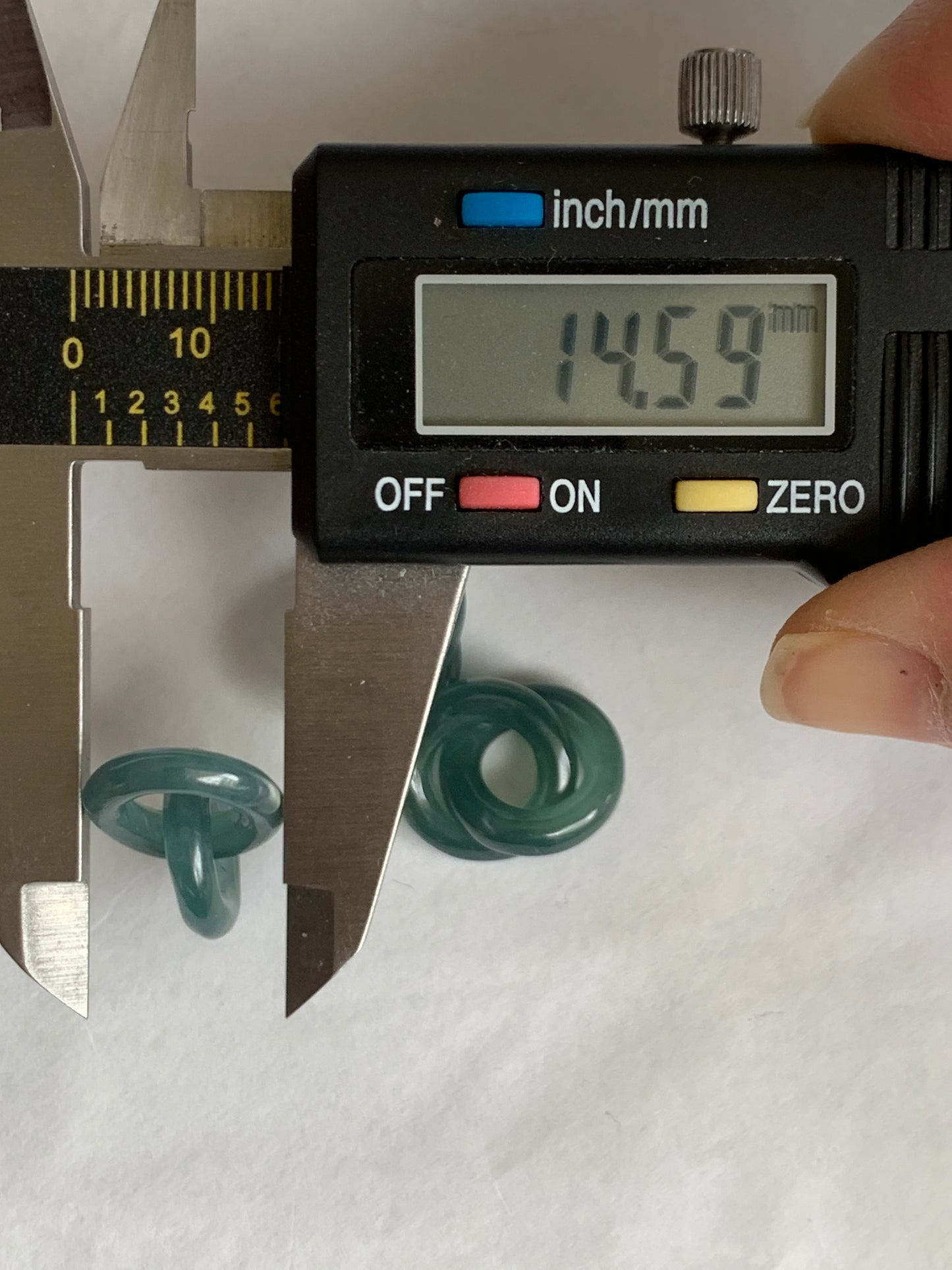 Natural Grade A Guatemalan Jadeite Carved Interlocking Rings Sets Loose Stones