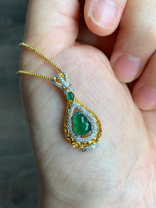 Natural Guatemalan Premium Vibrant Green Jadeite Hulu Gourd Pendant S925 Silver Yellow Gold Finish 天然老种高危冰绿翡翠葫芦镶嵌吊坠