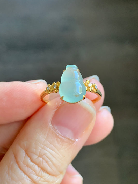 Certified Natural Grade A Premium Icy Translucent Light Green Jadeite Hulu Gourd Ring 18K Yellow Gold Diamonds Size 7 US 天然晴色翡翠葫芦钻石镶嵌戒指 7179