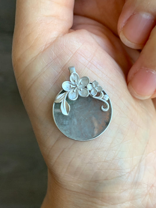 Certified Natural  Moxisha Icy Highly Translucent Wuji Jadeite Round Pendant Wu Shi Pai Sterling Silver 天然莫西沙冰乌鸡翡翠无事牌镶嵌吊坠 0379