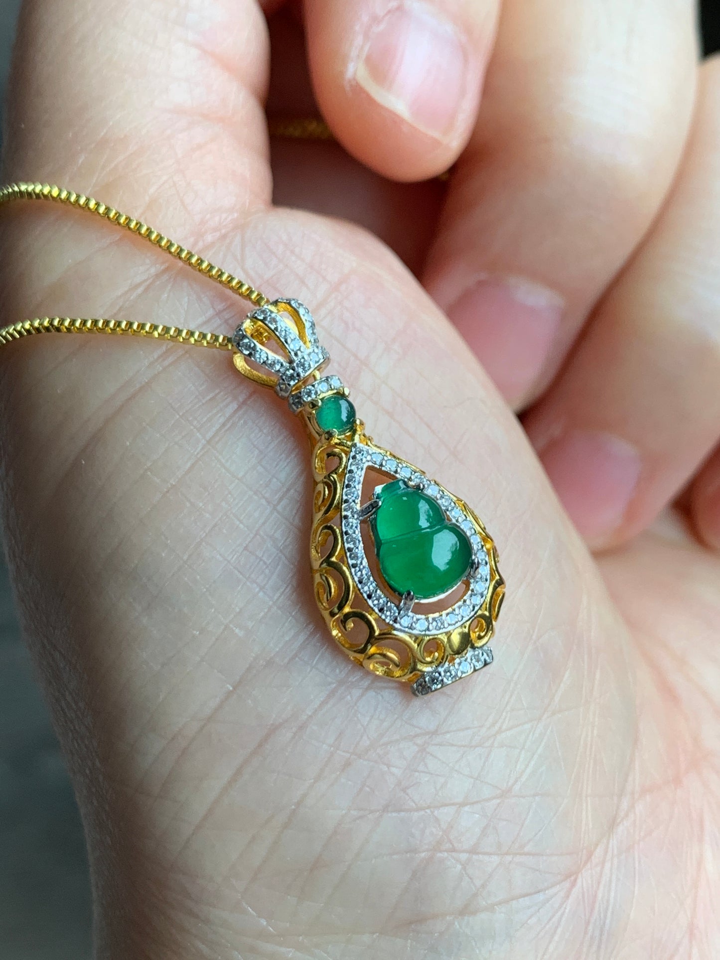 Natural Guatemalan Premium Vibrant Green Jadeite Hulu Gourd Pendant S925 Silver Yellow Gold Finish 天然老种高危冰绿翡翠葫芦镶嵌吊坠