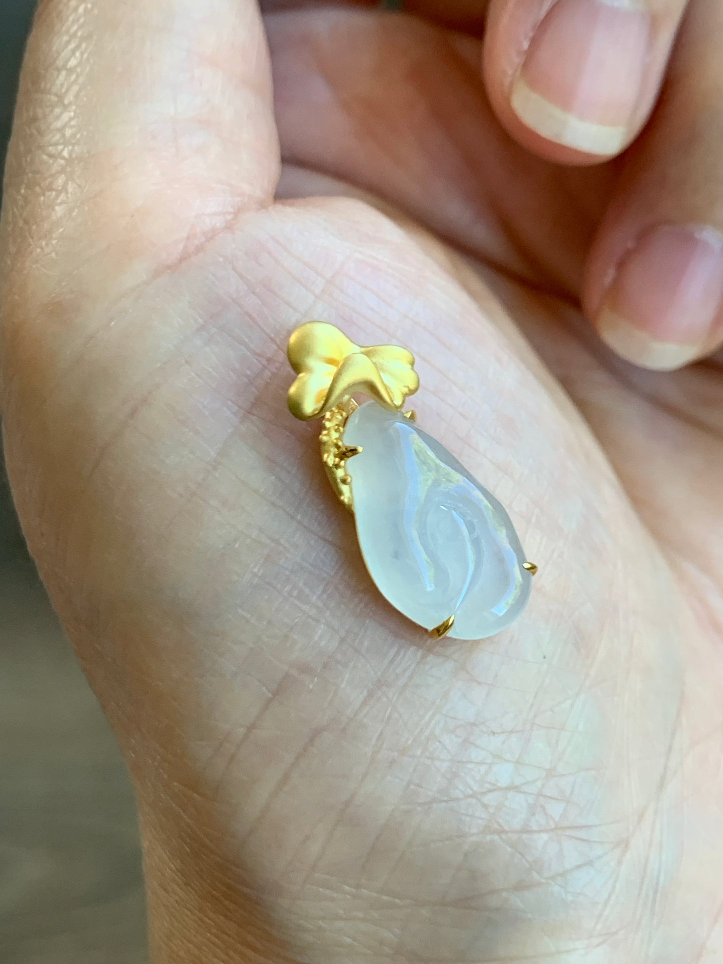 Certified Natural  Icy Translucent Gelatinous Icy White Jadeite Koi Fish & Lily Pad Pendant 18K Yellow Gold 天然冰胶起光白冰翡翠荷叶鱼镶嵌吊 6846