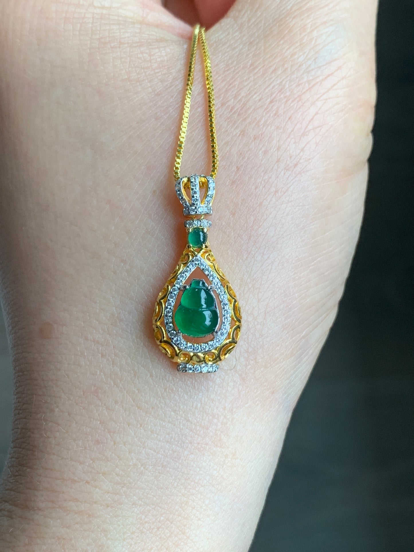 Natural Guatemalan Premium Vibrant Green Jadeite Hulu Gourd Pendant S925 Silver Yellow Gold Finish 天然老种高危冰绿翡翠葫芦镶嵌吊坠