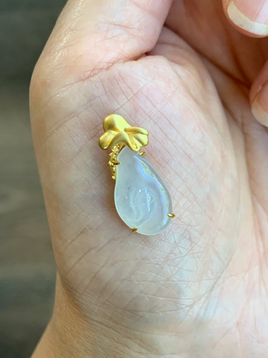 Certified Natural  Icy Translucent Gelatinous Icy White Jadeite Koi Fish & Lily Pad Pendant 18K Yellow Gold 天然冰胶起光白冰翡翠荷叶鱼镶嵌吊 6846
