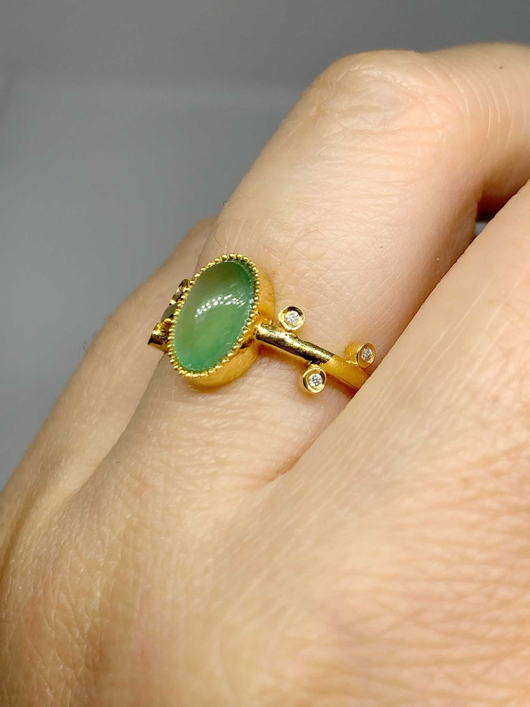 Certified Natural Burmese Premium Icy Highly Translucent Apple Green Jadeite Oval Cut 18K Yellow Gold & Diamonds Sz 6.5 天然缅甸正冰果绿翡翠钻石镶嵌戒指