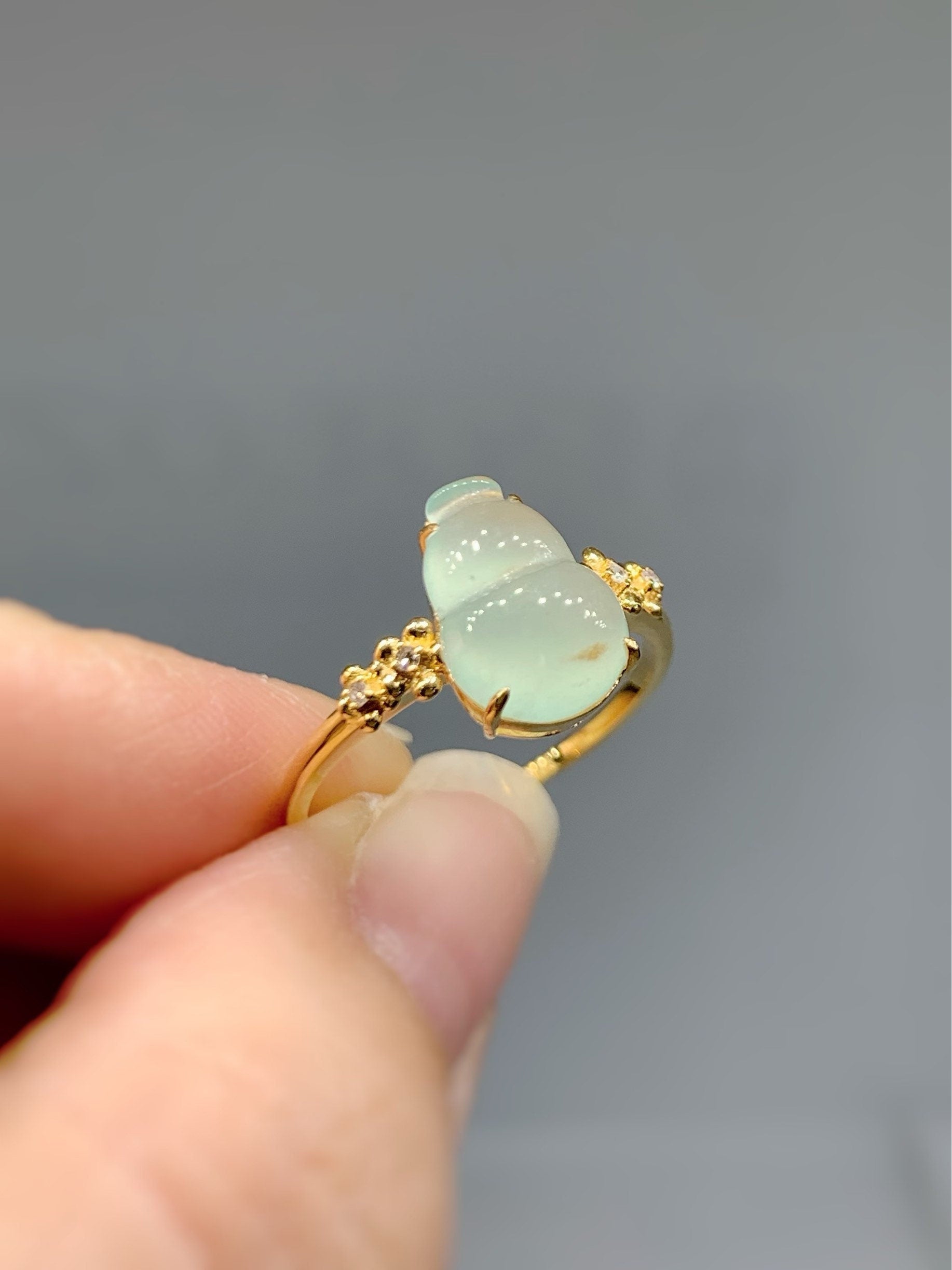 Certified Natural A Graded Burmese Premium Jadeite Carved Hulu Gourd Ring with Genuine Diamonds 18K Yellow Gold sz 7 天然缅甸晴色翡翠葫芦钻石镶嵌戒指