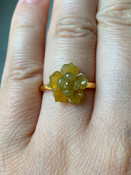 Certified Natural Burmese Premium Highly Translucent Rich Yellow Jadeite Carved Lotus Flower Ring 18K Yellow Gold size 7 天然缅甸正冰黄翡莲花镶嵌戒指