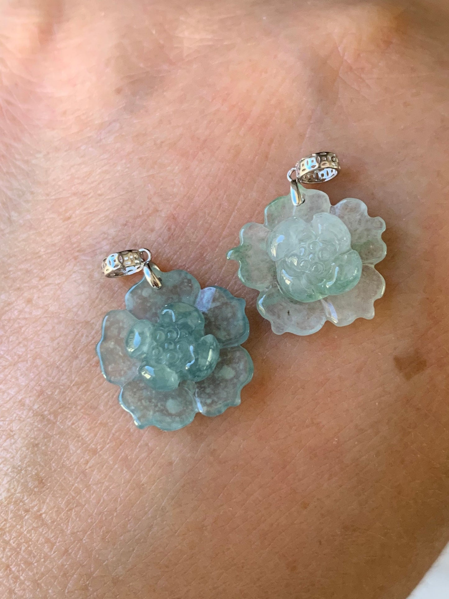 Natural Premium Highly Translucent Jadeite Carved Lotus Flower Pendant 18K White Gold 天然正高冰翡翠莲花镶嵌吊坠