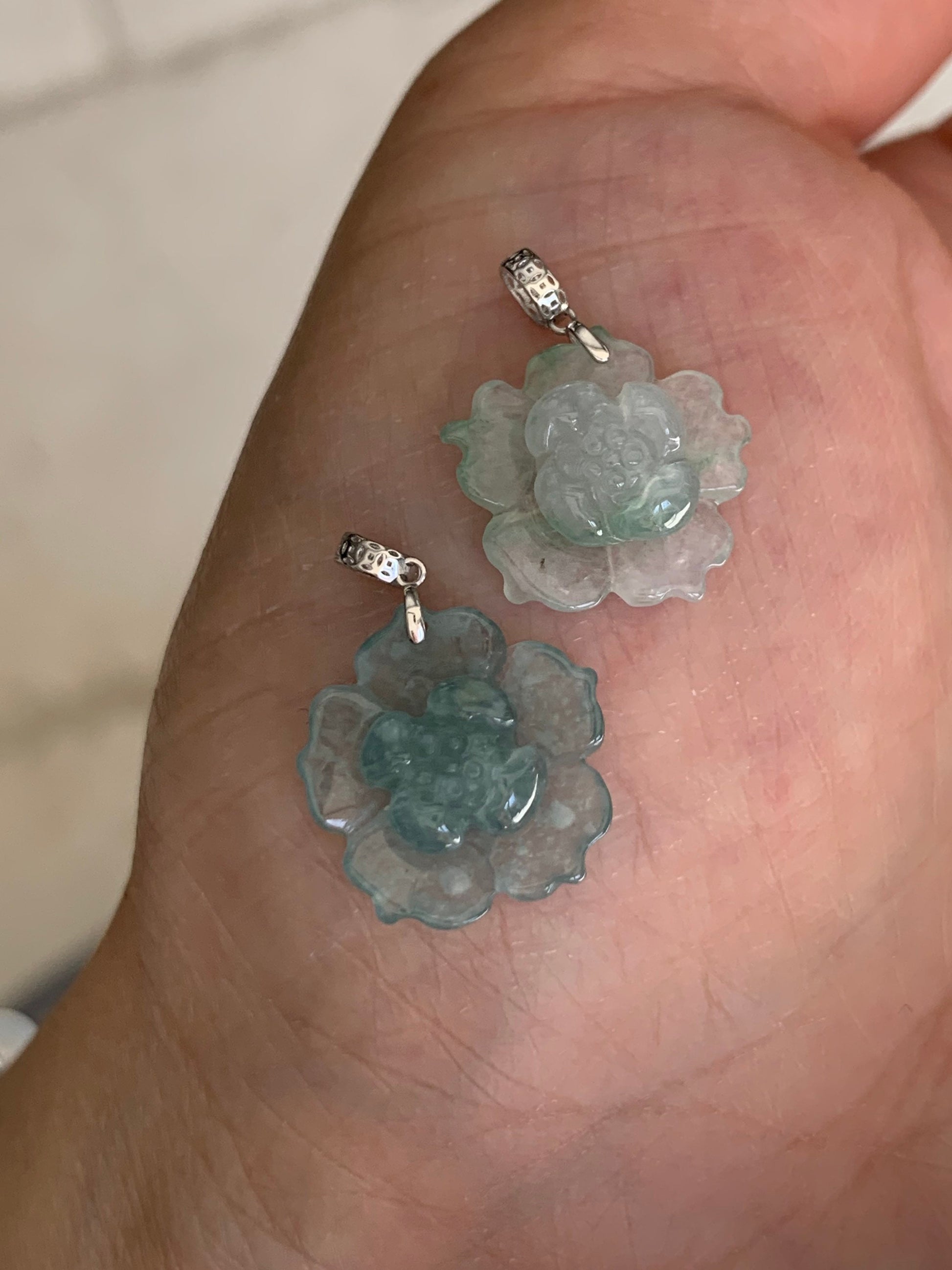 Natural Premium Highly Translucent Jadeite Carved Lotus Flower Pendant 18K White Gold 天然正高冰翡翠莲花镶嵌吊坠