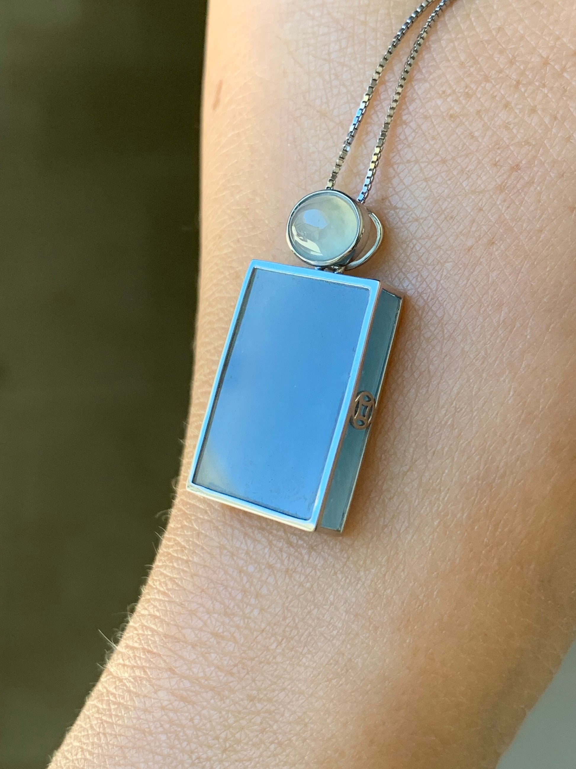 Certified Natural Guatemalan Blue Jadeite Wu Shi Pai Pendant 18K White Gold 天然高危冰蓝翡翠设计款镶嵌无事牌吊坠