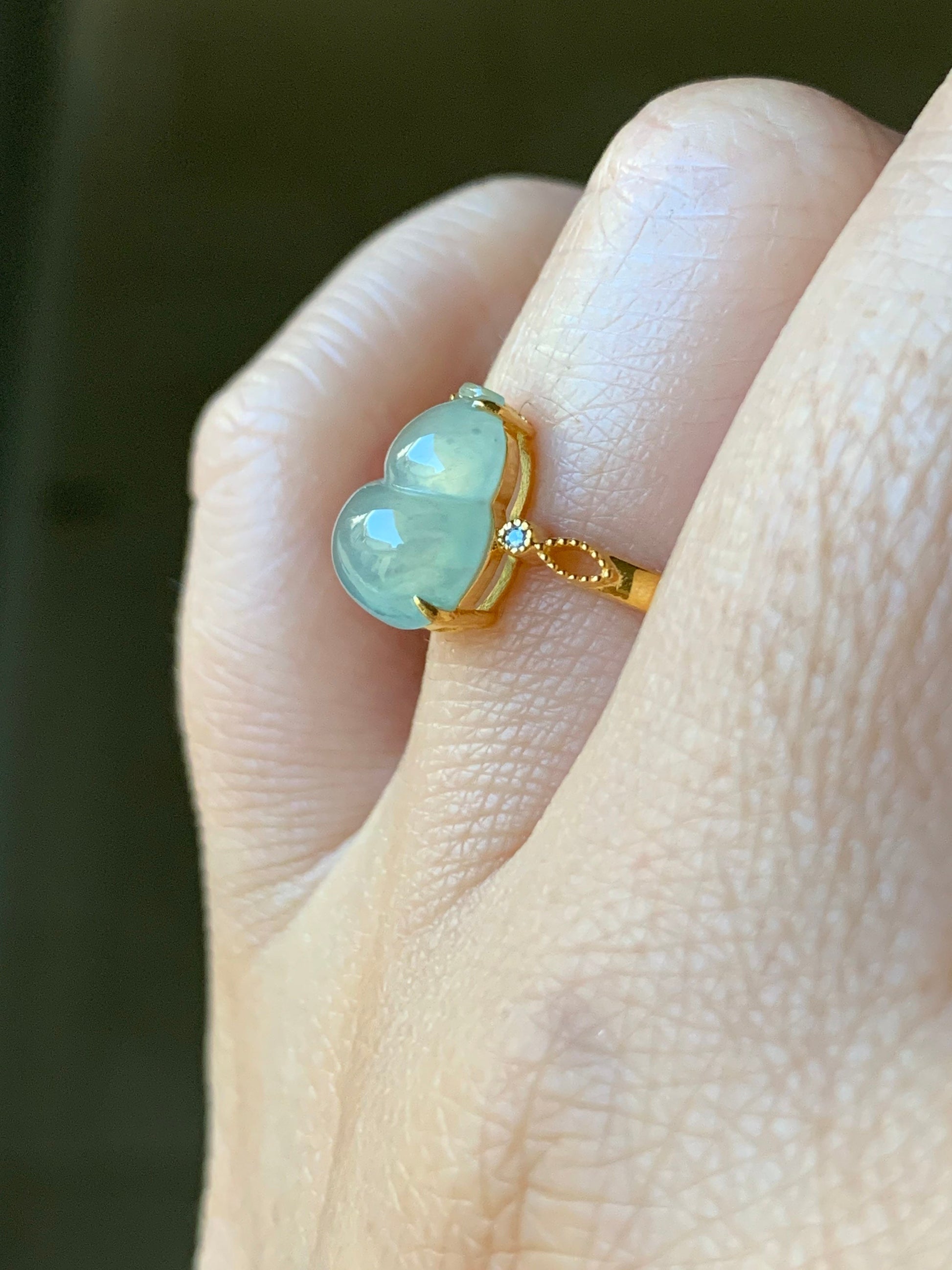 Certified Natural Burmese Premium Light Green Jadeite Hulu Gourd Ring 18K Yellow Gold & Diamonds size 7 天然缅甸正冰晴底翡翠葫芦镶嵌钻石戒指