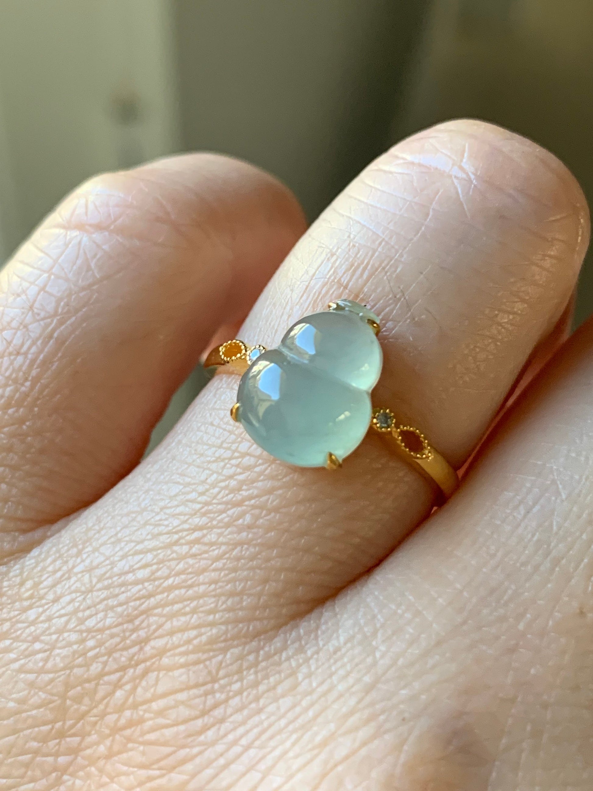 Certified Natural Burmese Premium Light Green Jadeite Hulu Gourd Ring 18K Yellow Gold & Diamonds size 7 天然缅甸正冰晴底翡翠葫芦镶嵌钻石戒指