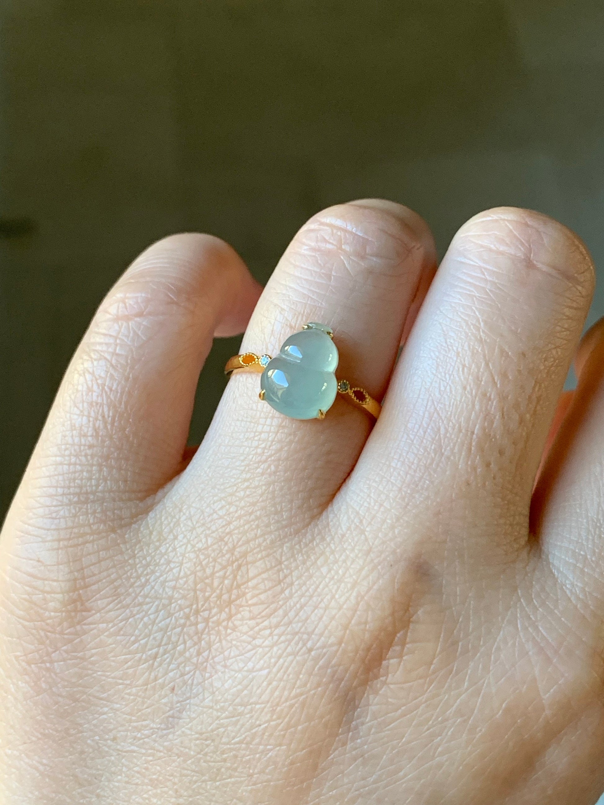 Certified Natural Burmese Premium Light Green Jadeite Hulu Gourd Ring 18K Yellow Gold & Diamonds size 7 天然缅甸正冰晴底翡翠葫芦镶嵌钻石戒指