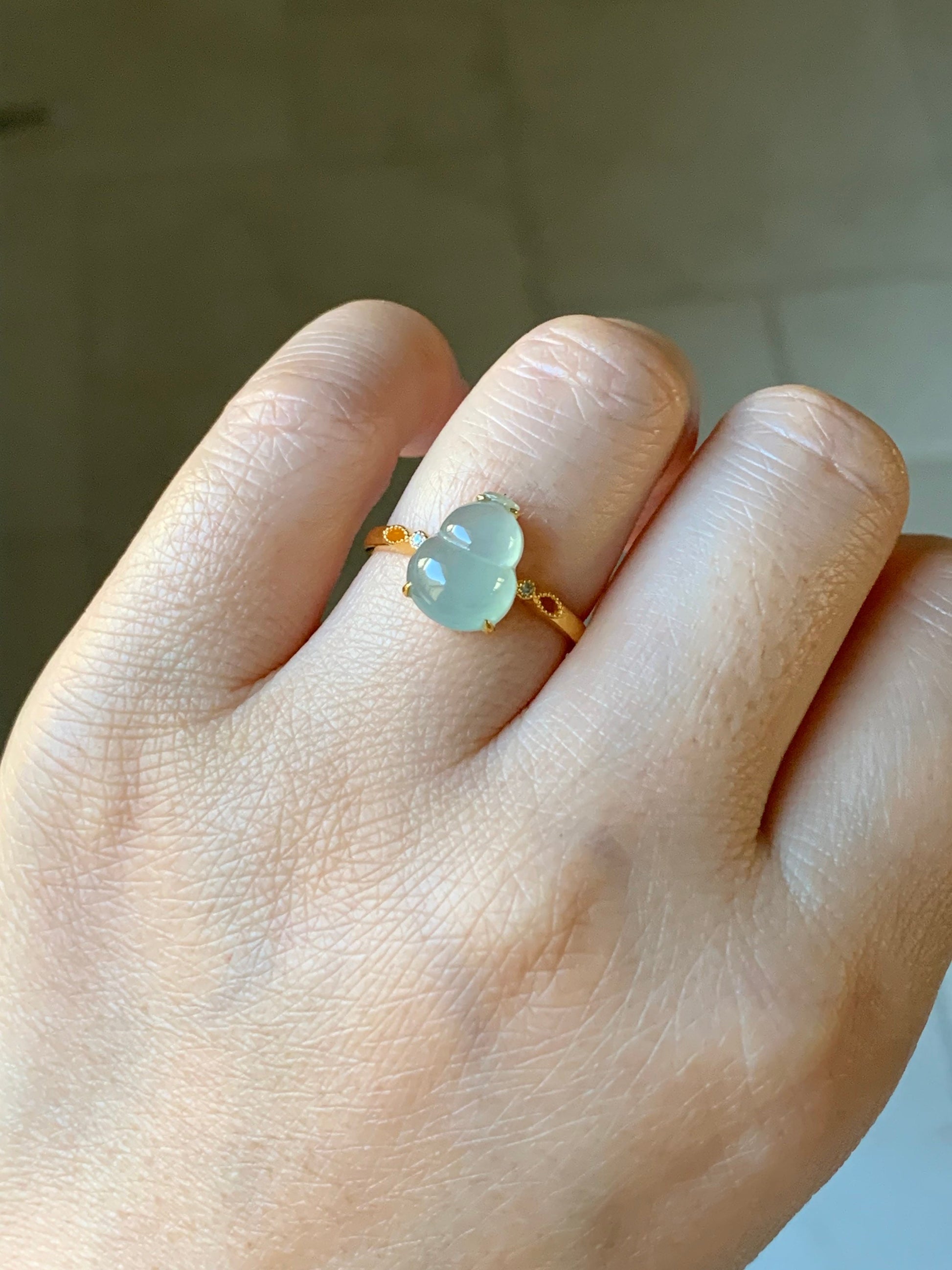 Certified Natural Burmese Premium Light Green Jadeite Hulu Gourd Ring 18K Yellow Gold & Diamonds size 7 天然缅甸正冰晴底翡翠葫芦镶嵌钻石戒指