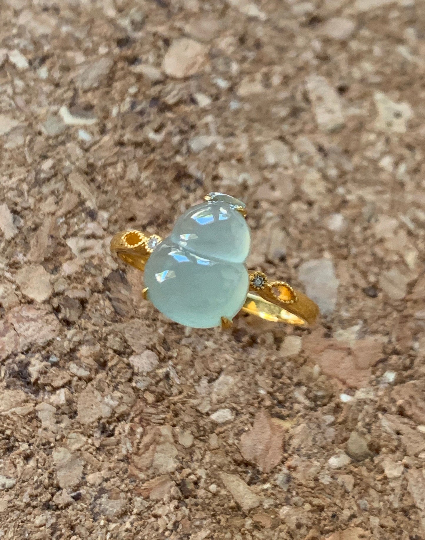 Certified Natural Burmese Premium Light Green Jadeite Hulu Gourd Ring 18K Yellow Gold & Diamonds size 7 天然缅甸正冰晴底翡翠葫芦镶嵌钻石戒指