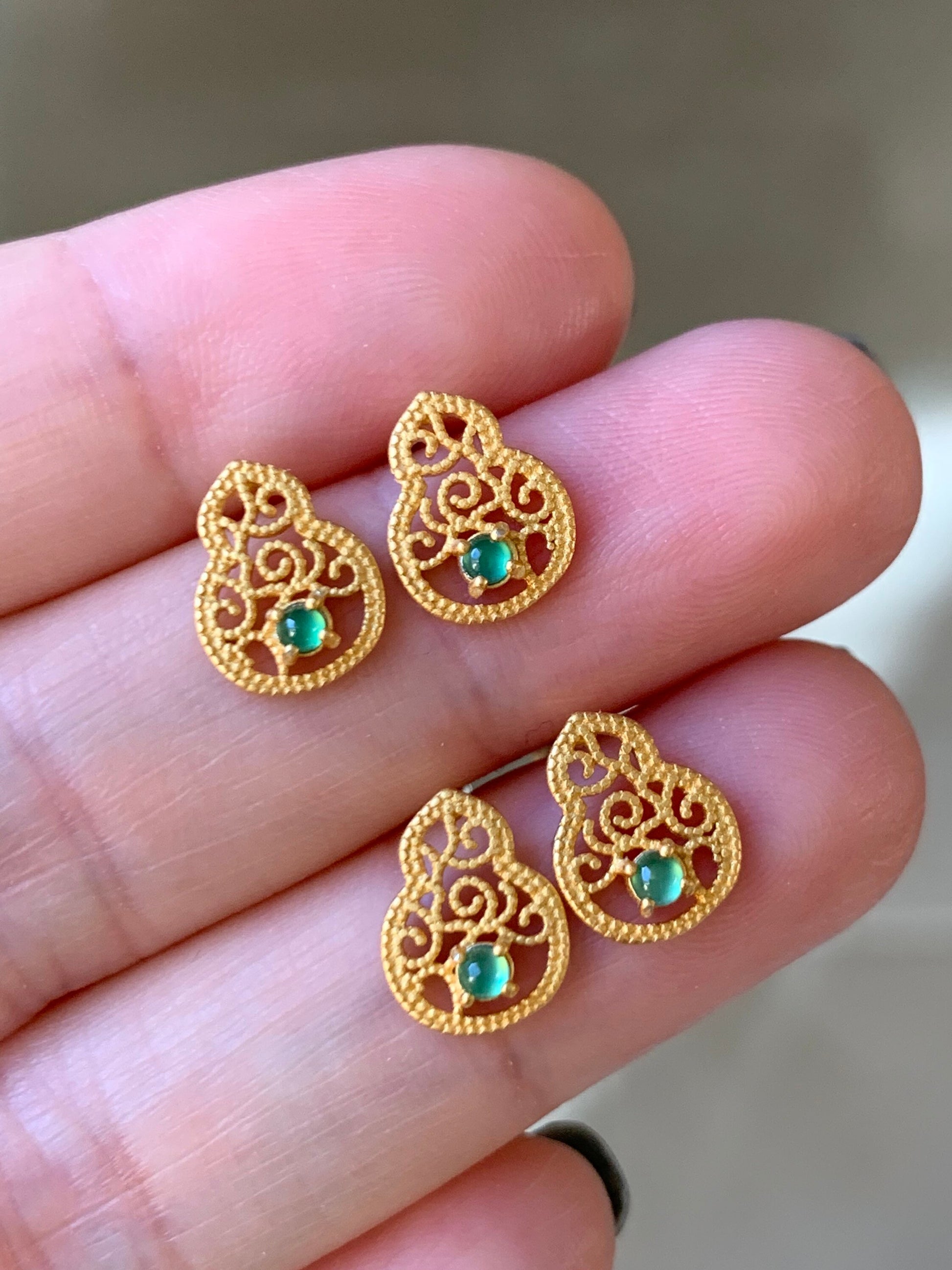 Natural Guatemalan Premium Icy Vibrant Green Jadeite Hulu/Gourd Stud Earrings S925 Silver Gold Satin Finish 天然高危冰绿翡翠葫芦银镶耳钉