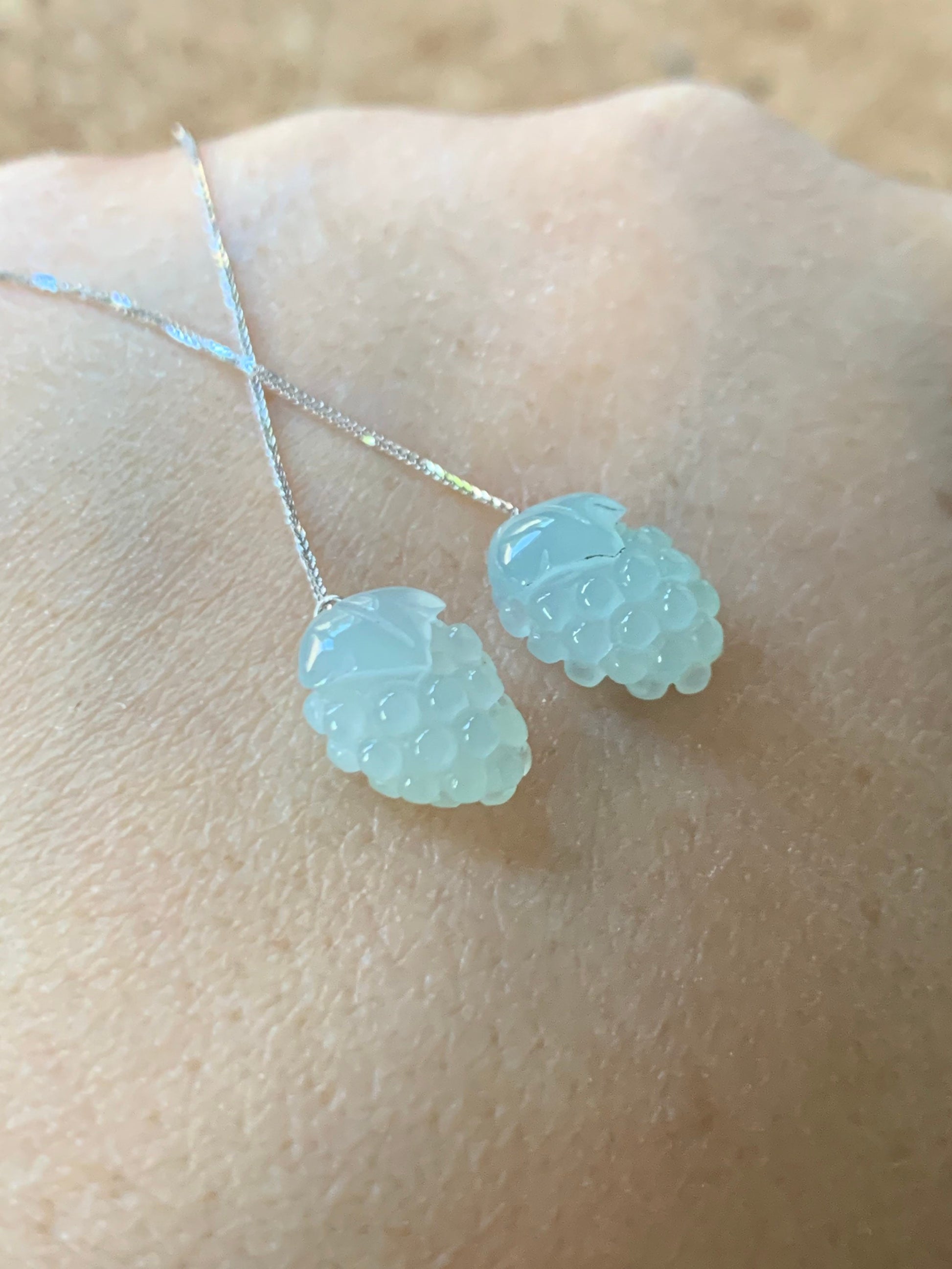 Natural Burmese Translucent Icy Jadeite Carved Grapes Threader Earrings 18K White Gold 天然缅甸冰胶翡翠葡萄18K金耳线