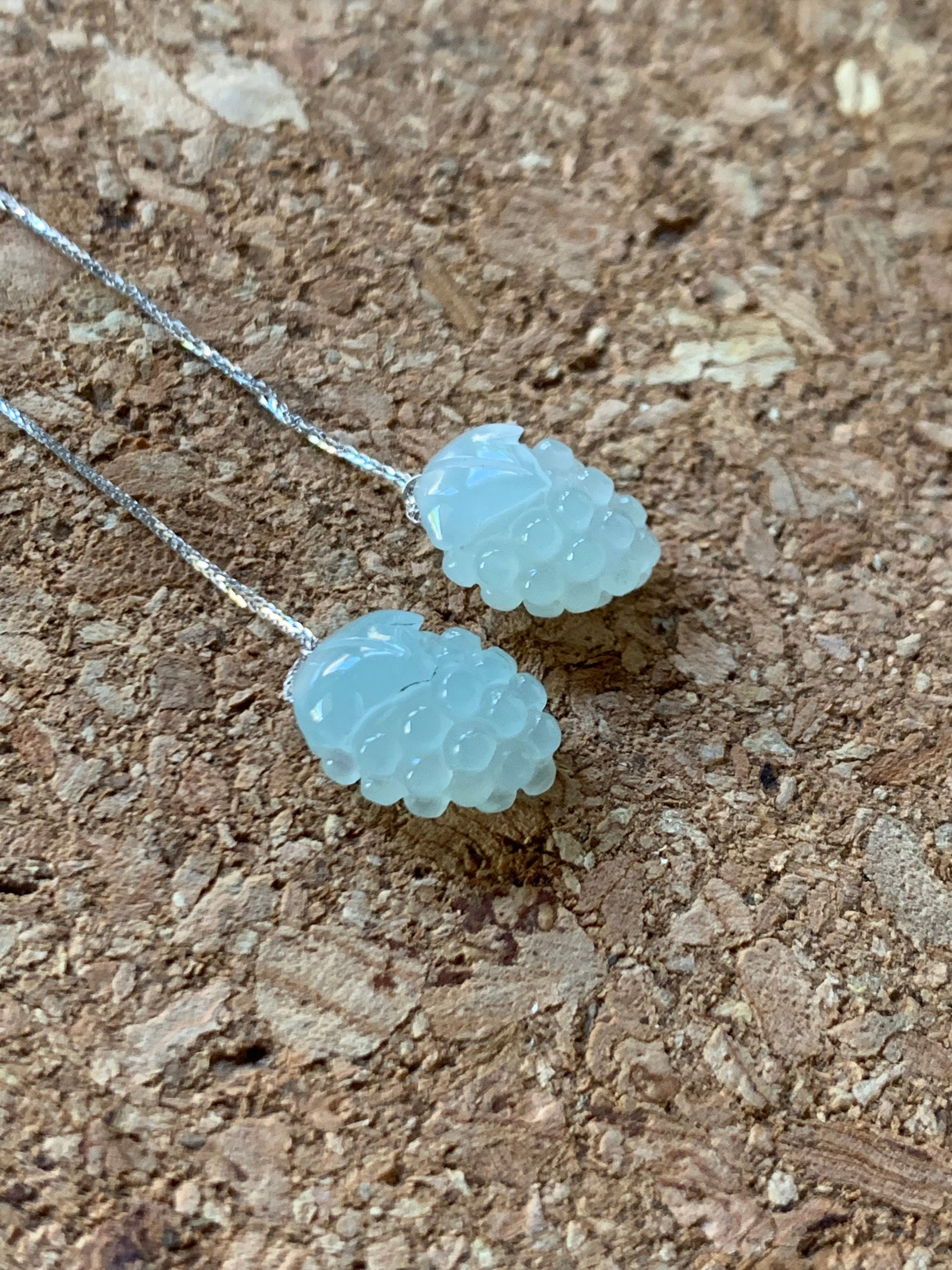 Natural Burmese Translucent Icy Jadeite Carved Grapes Threader Earrings 18K White Gold 天然缅甸冰胶翡翠葡萄18K金耳线