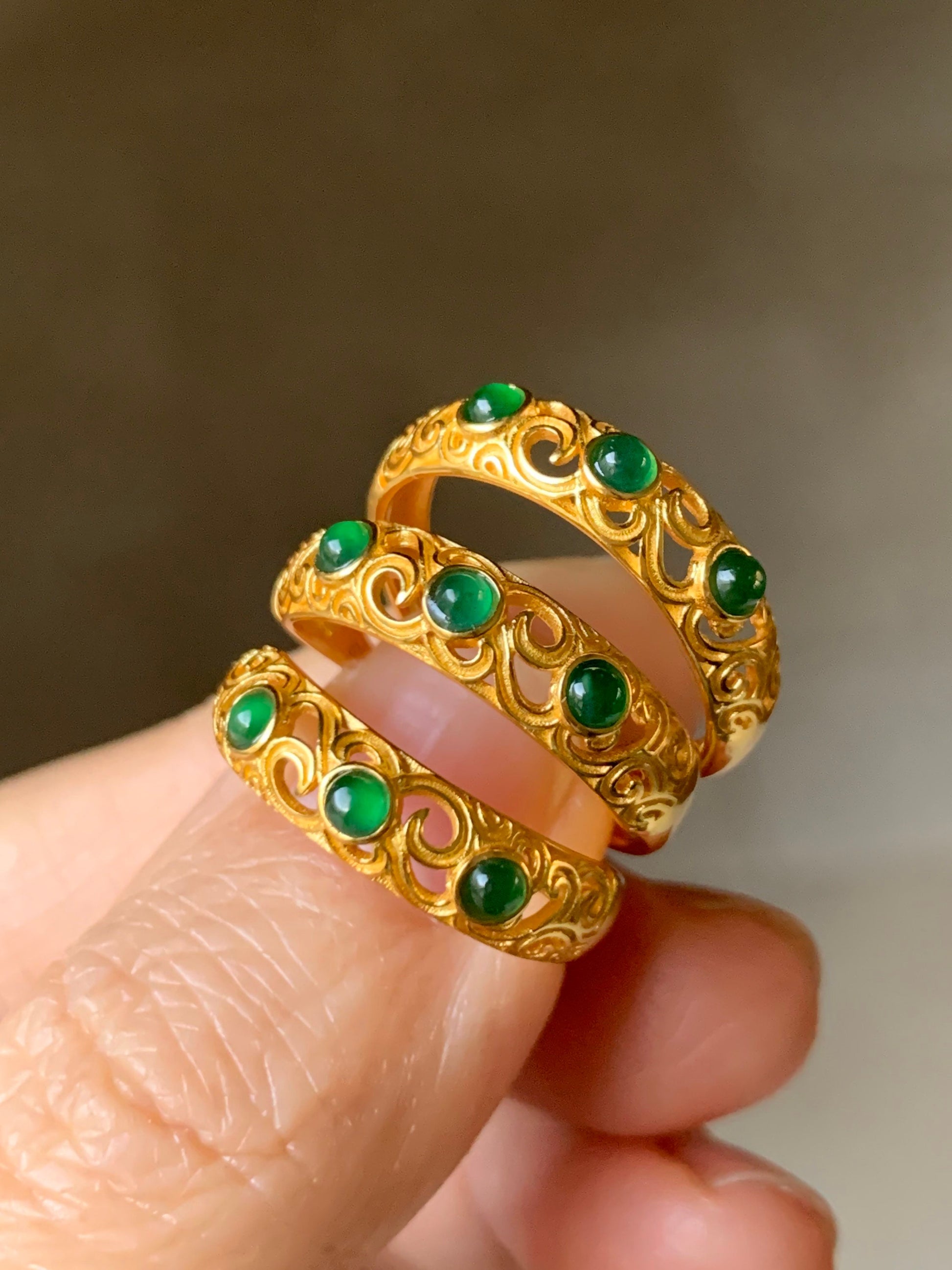 Natural Guatemalan Premium Vibrant Green Jadeite 3-Stone Band Ring S925 Silver Yellow Gold Finish 天然高冰危绿翡翠银镶戒指 WLS70