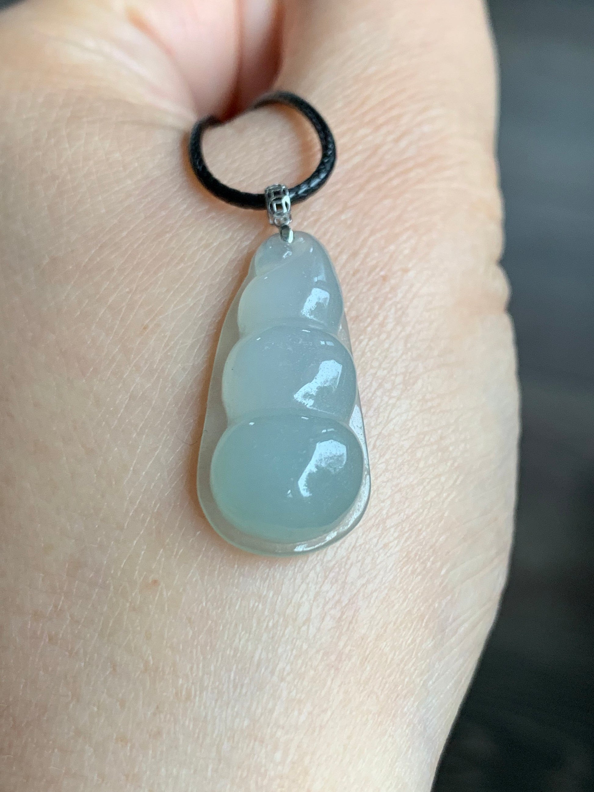 Natural Burmese Icy Translucent Pale Green Jadeite Carved Peapod Pendant 18K White Gold 天然缅甸糯冰淡晴底翡翠福豆镶嵌吊坠