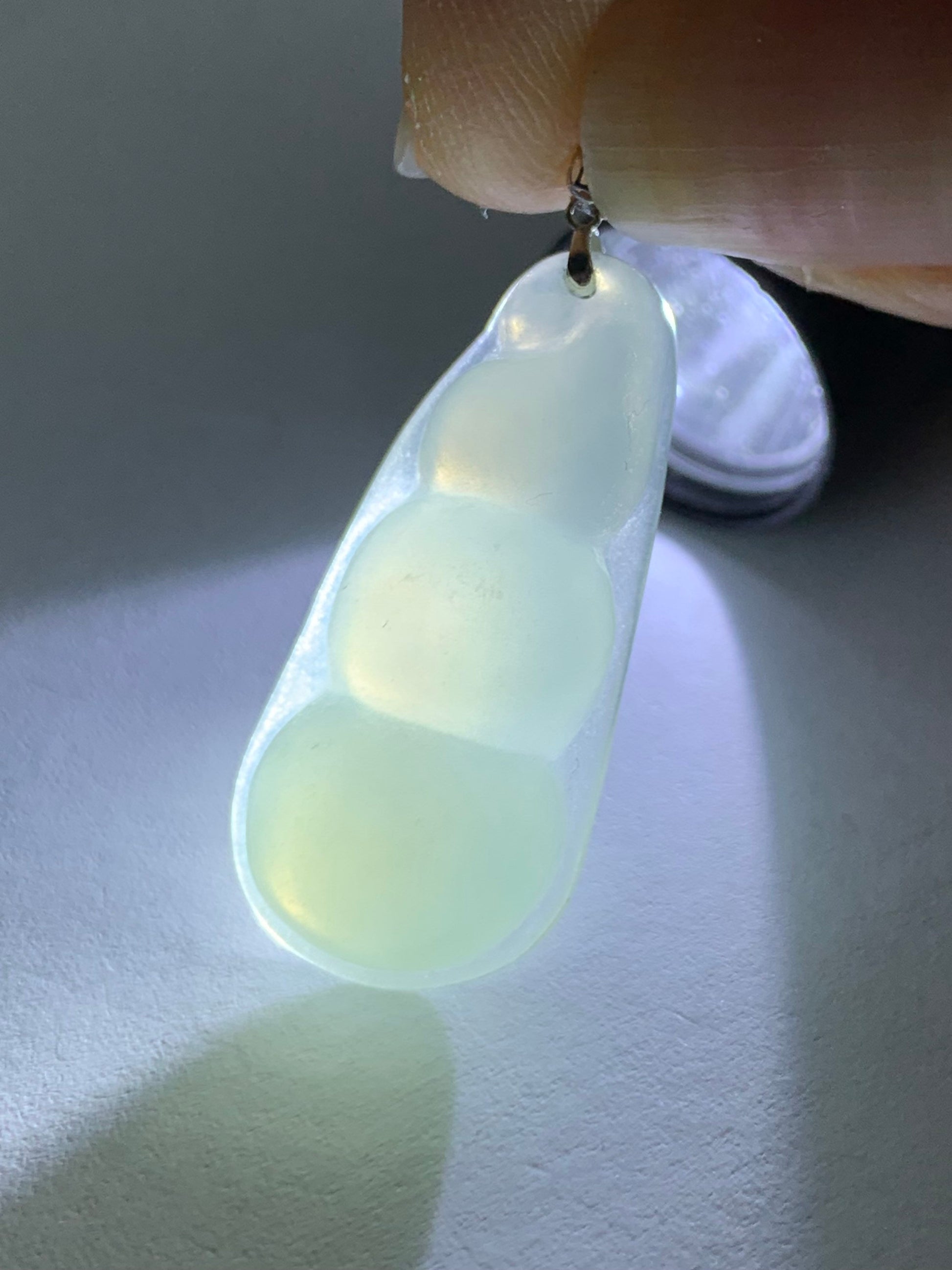 Natural Burmese Icy Translucent Pale Green Jadeite Carved Peapod Pendant 18K White Gold 天然缅甸糯冰淡晴底翡翠福豆镶嵌吊坠
