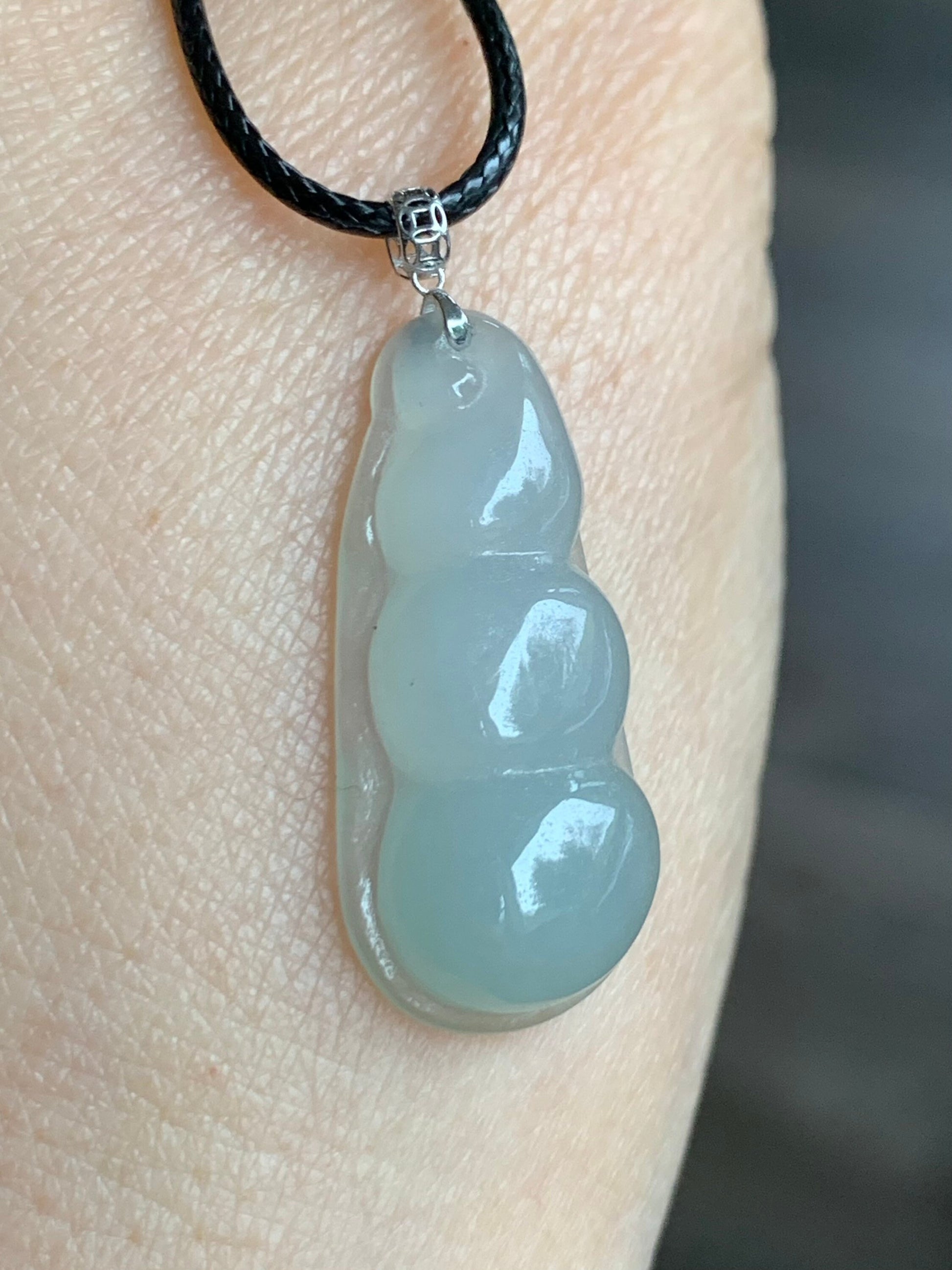 Natural Burmese Icy Translucent Pale Green Jadeite Carved Peapod Pendant 18K White Gold 天然缅甸糯冰淡晴底翡翠福豆镶嵌吊坠