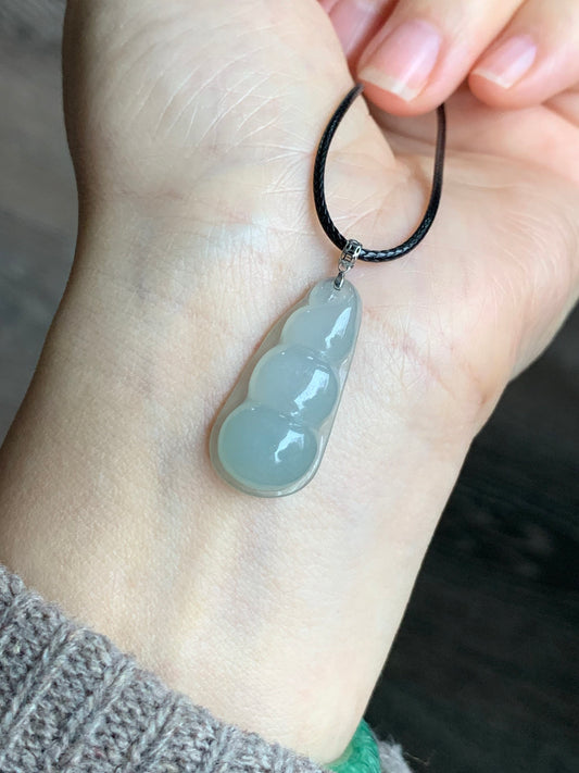 Natural Burmese Icy Translucent Pale Green Jadeite Carved Peapod Pendant 18K White Gold 天然缅甸糯冰淡晴底翡翠福豆镶嵌吊坠