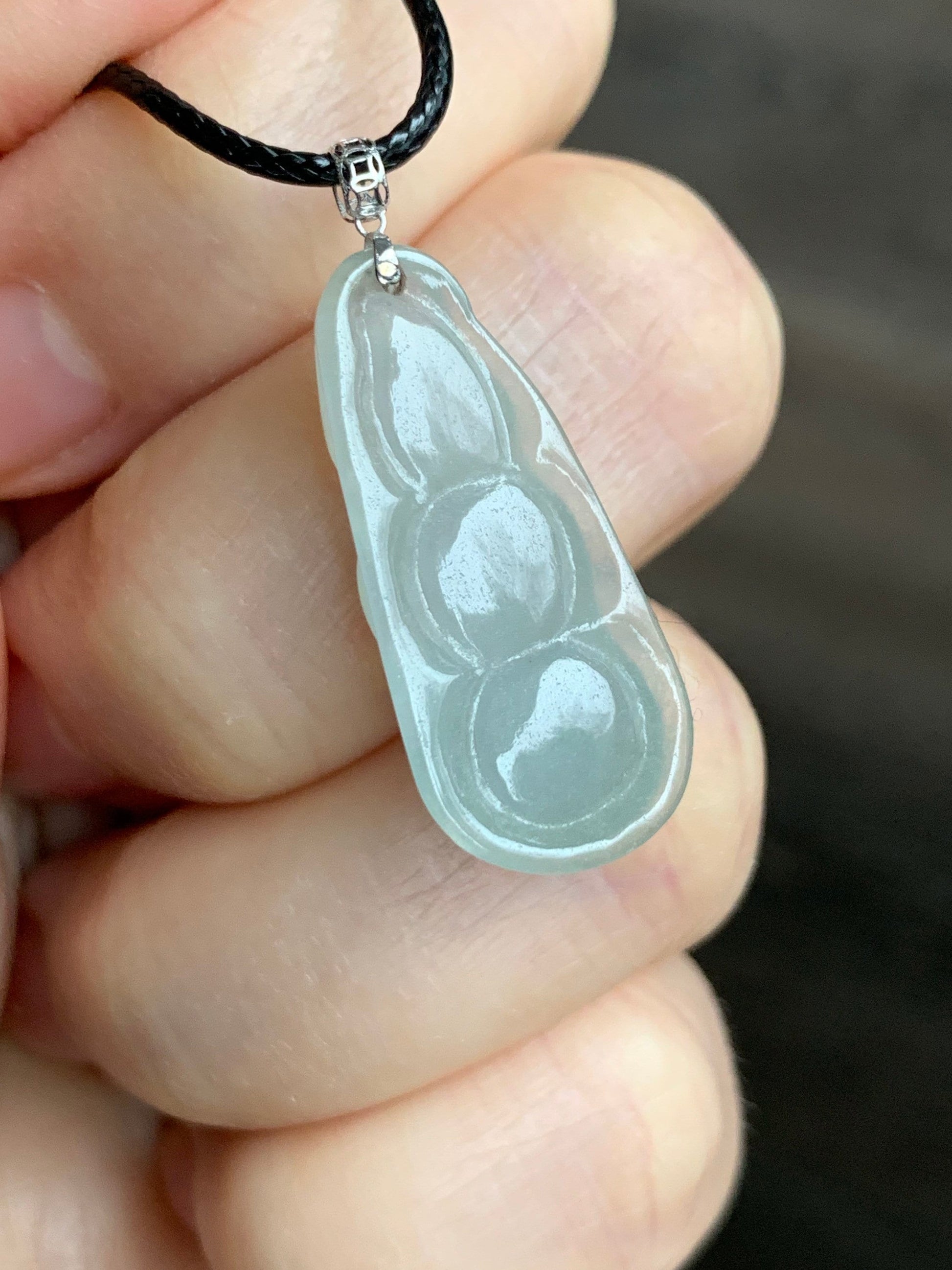 Natural Burmese Icy Translucent Pale Green Jadeite Carved Peapod Pendant 18K White Gold 天然缅甸糯冰淡晴底翡翠福豆镶嵌吊坠