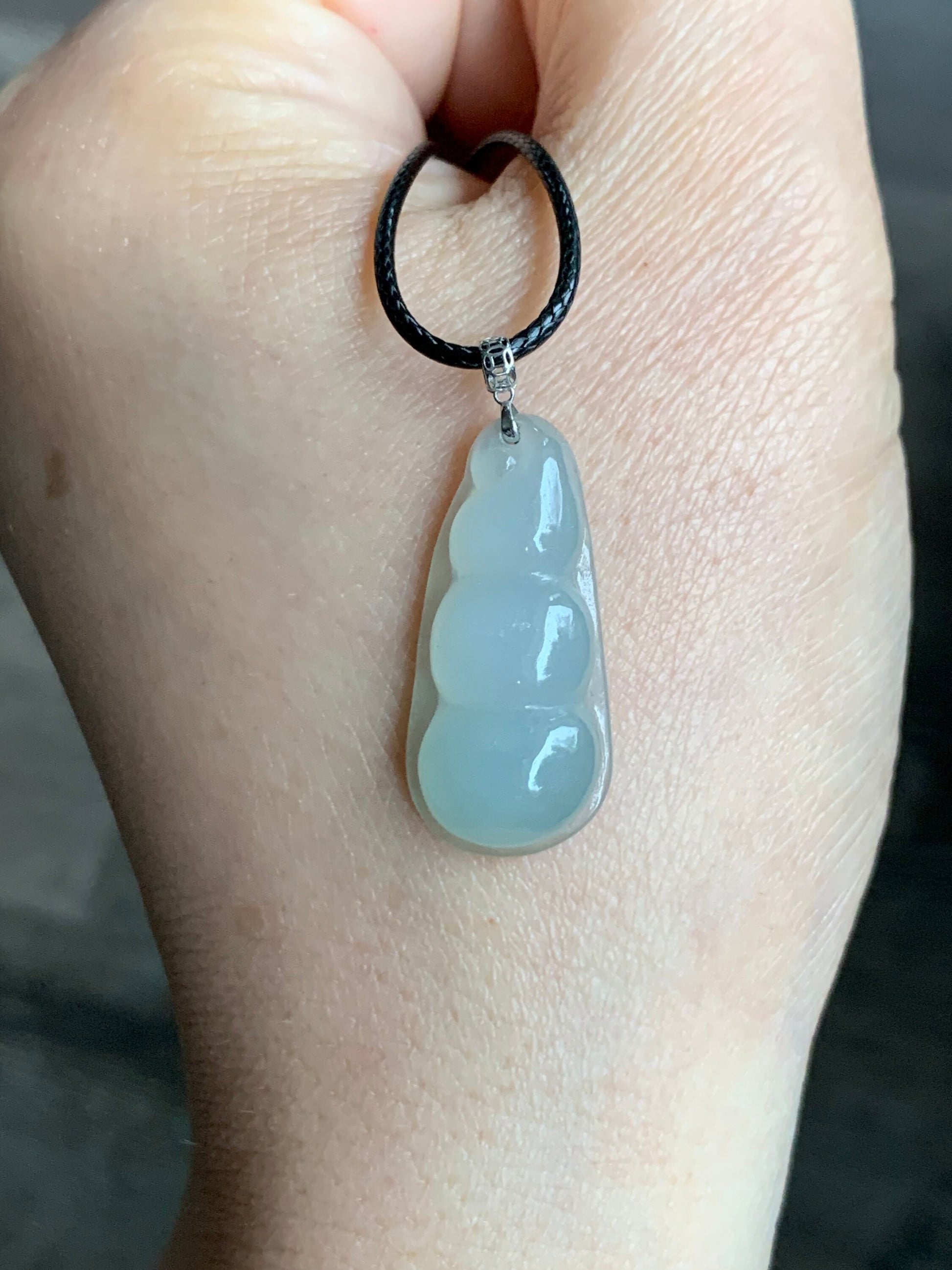 Natural Burmese Icy Translucent Pale Green Jadeite Carved Peapod Pendant 18K White Gold 天然缅甸糯冰淡晴底翡翠福豆镶嵌吊坠