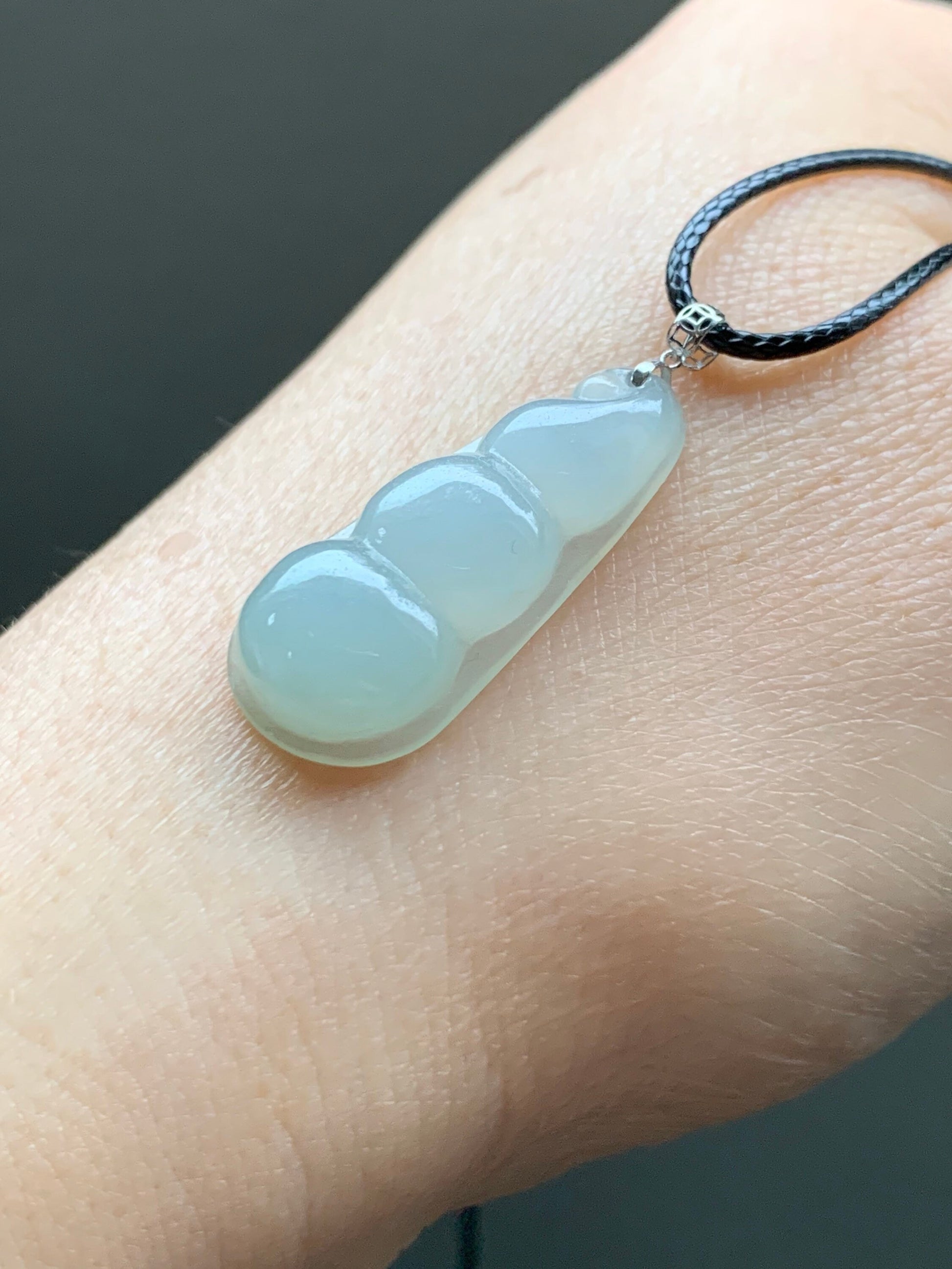 Natural Burmese Icy Translucent Pale Green Jadeite Carved Peapod Pendant 18K White Gold 天然缅甸糯冰淡晴底翡翠福豆镶嵌吊坠