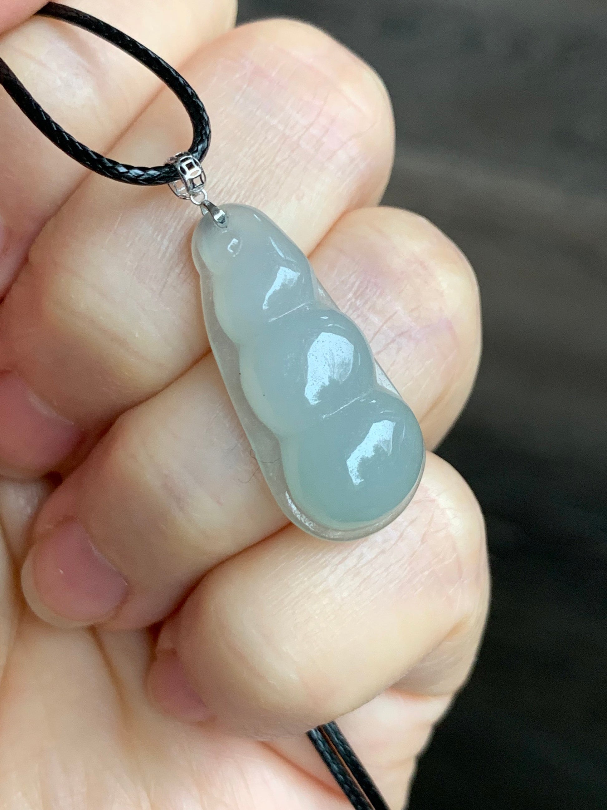 Natural Burmese Icy Translucent Pale Green Jadeite Carved Peapod Pendant 18K White Gold 天然缅甸糯冰淡晴底翡翠福豆镶嵌吊坠