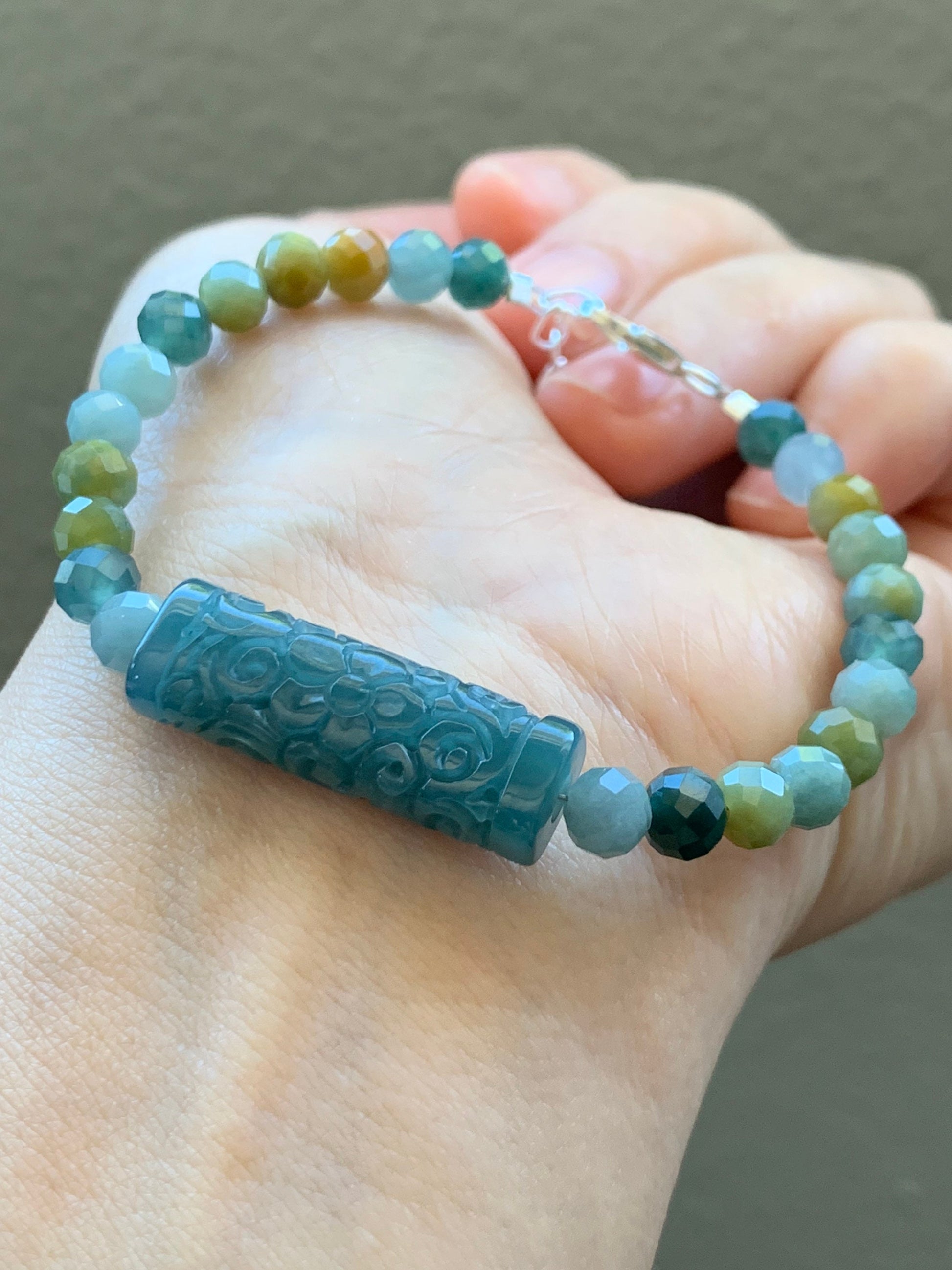 Natural Guatemalan Icy Translucent Rich Blue Jadeite Engraved Bead Multicolored Jadeite Beaded Bracelet Sterling Silver 天然冰危蓝翡翠仿古雕手牌手串