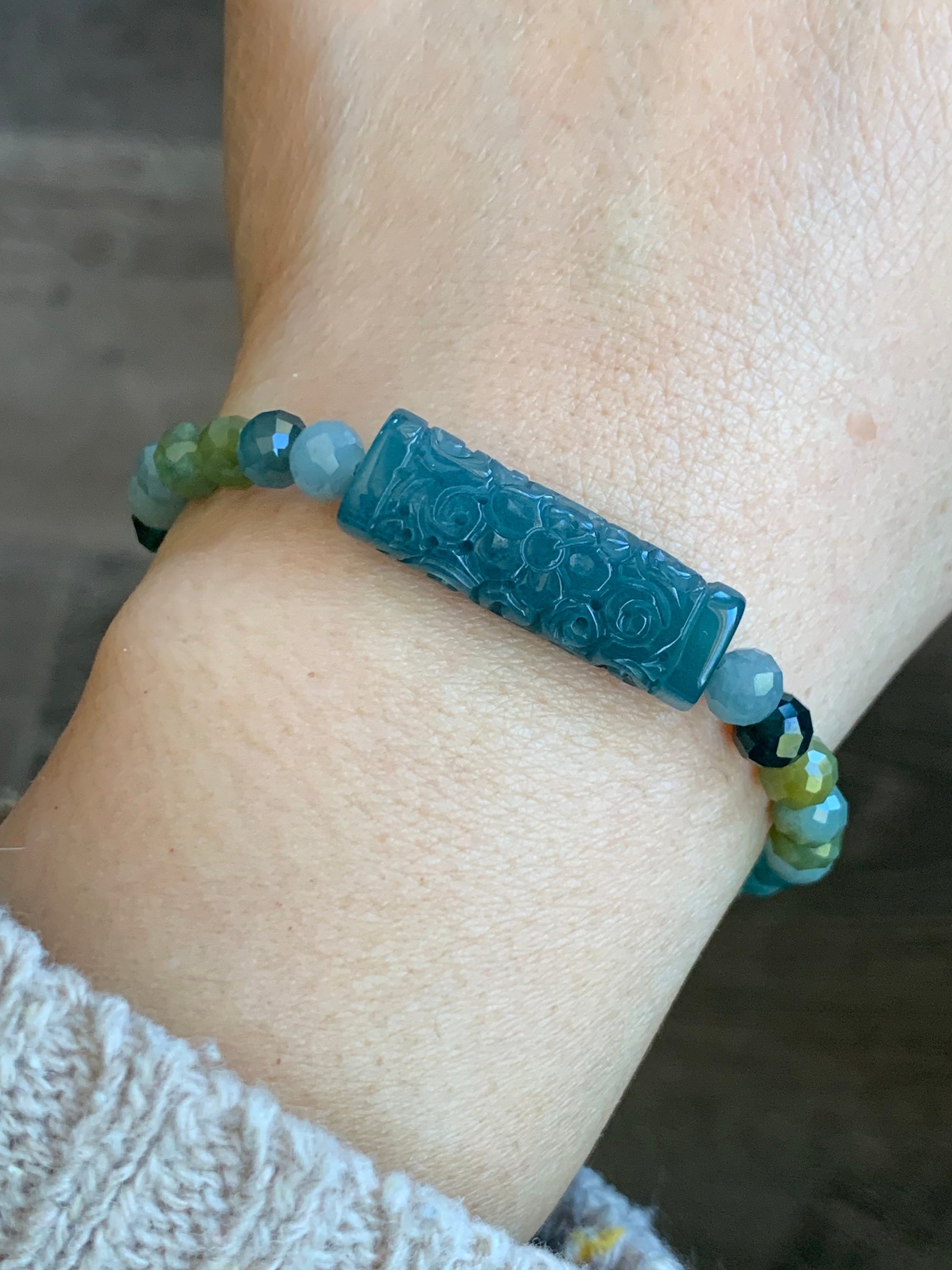 Natural Guatemalan Icy Translucent Rich Blue Jadeite Engraved Bead Multicolored Jadeite Beaded Bracelet Sterling Silver 天然冰危蓝翡翠仿古雕手牌手串