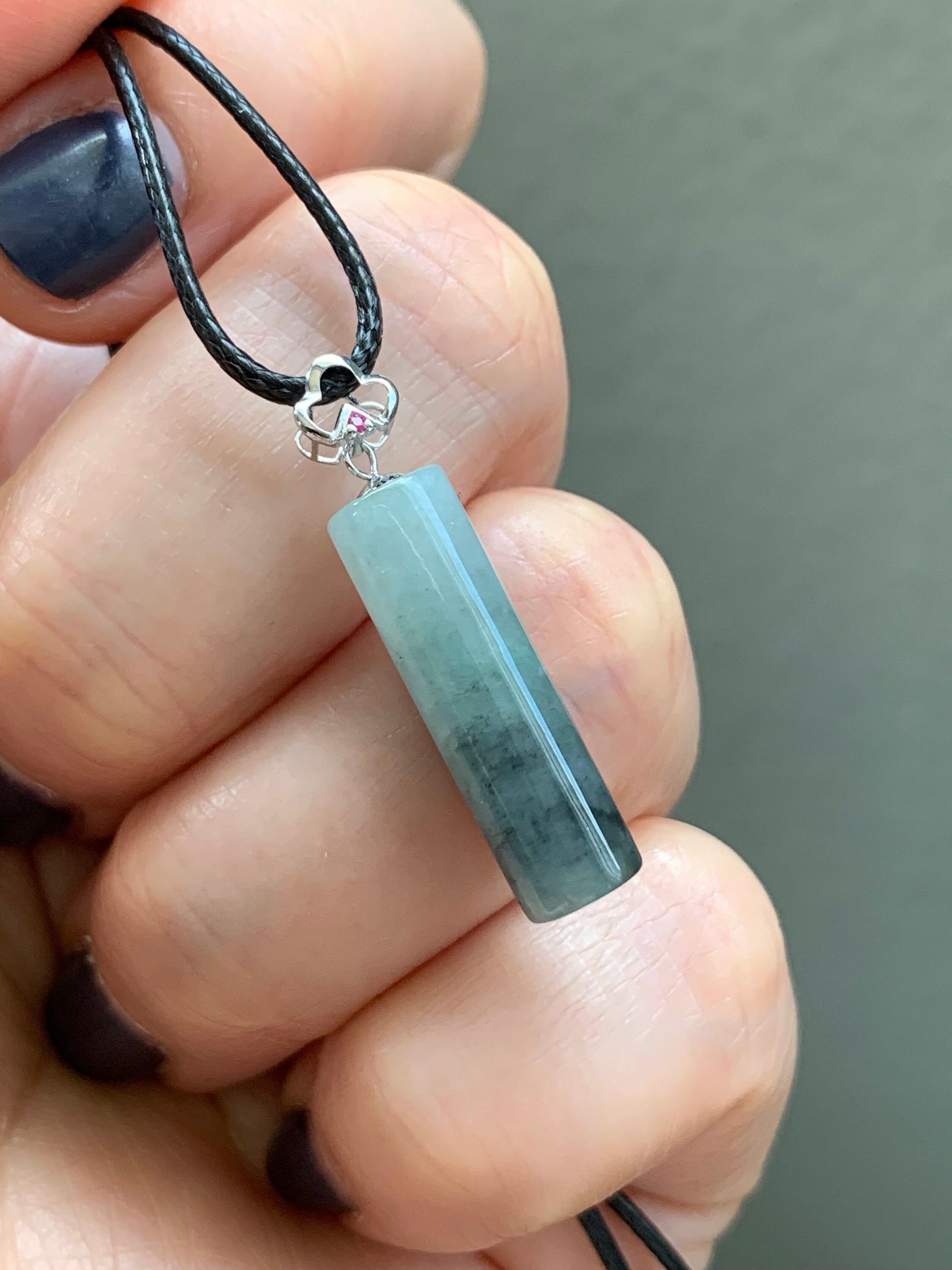Natural Burmese Icy Translucent Light Green Jadeite w/ Wuji Marbling Cylinder Bar Design Pendant 18K White Gold 天然缅甸冰晴绿翡翠飘乌鸡花冰柱镶嵌吊坠
