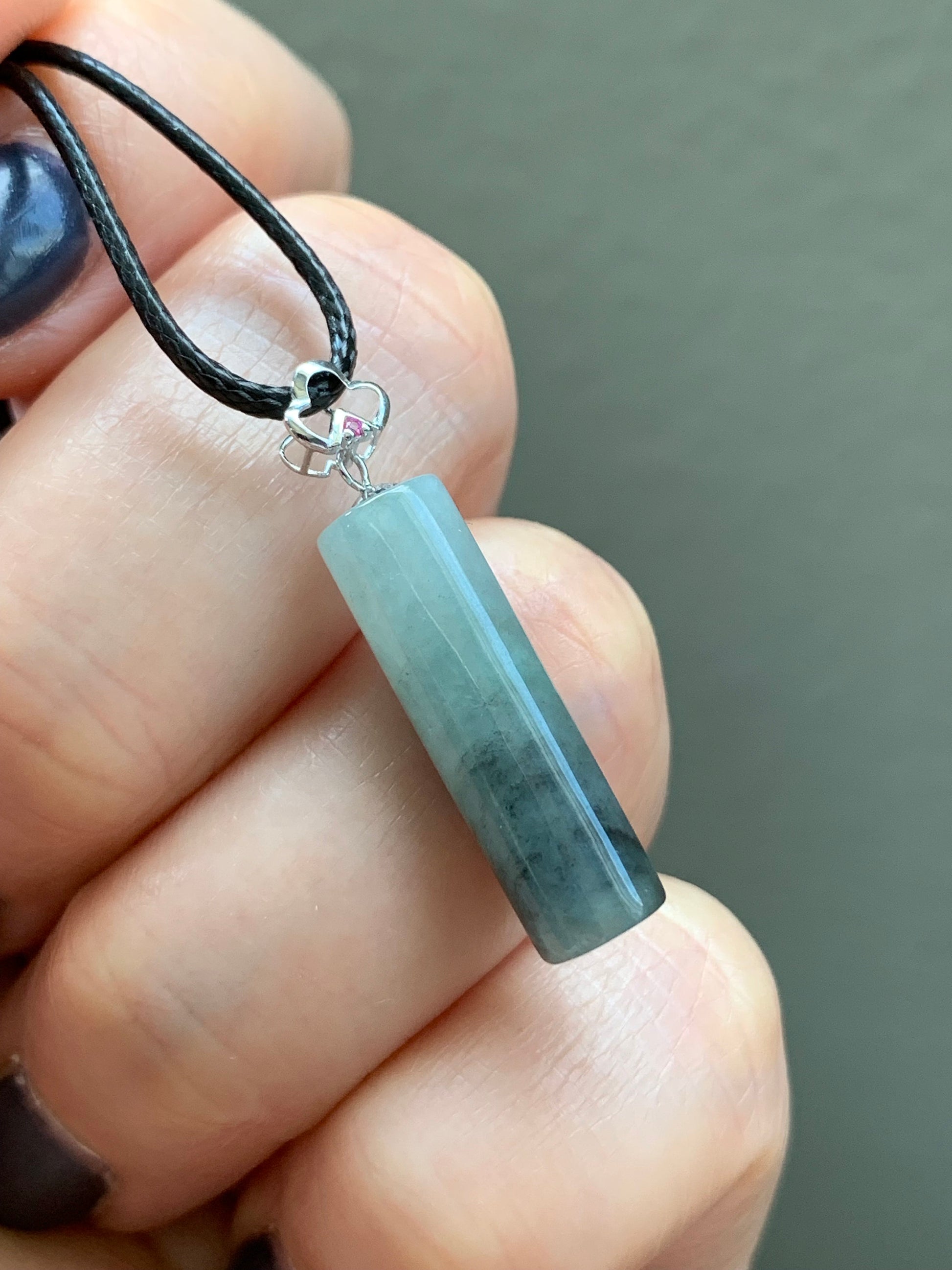 Natural Burmese Icy Translucent Light Green Jadeite w/ Wuji Marbling Cylinder Bar Design Pendant 18K White Gold 天然缅甸冰晴绿翡翠飘乌鸡花冰柱镶嵌吊坠