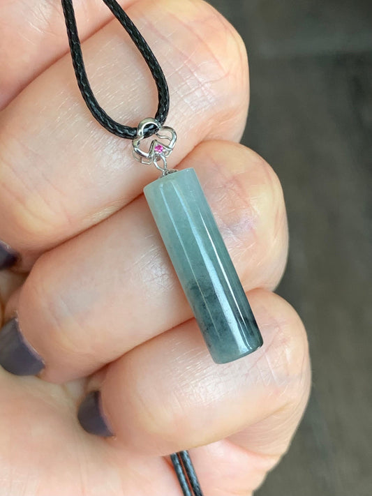 Natural Burmese Icy Translucent Light Green Jadeite w/ Wuji Marbling Cylinder Bar Design Pendant 18K White Gold 天然缅甸冰晴绿翡翠飘乌鸡花冰柱镶嵌吊坠