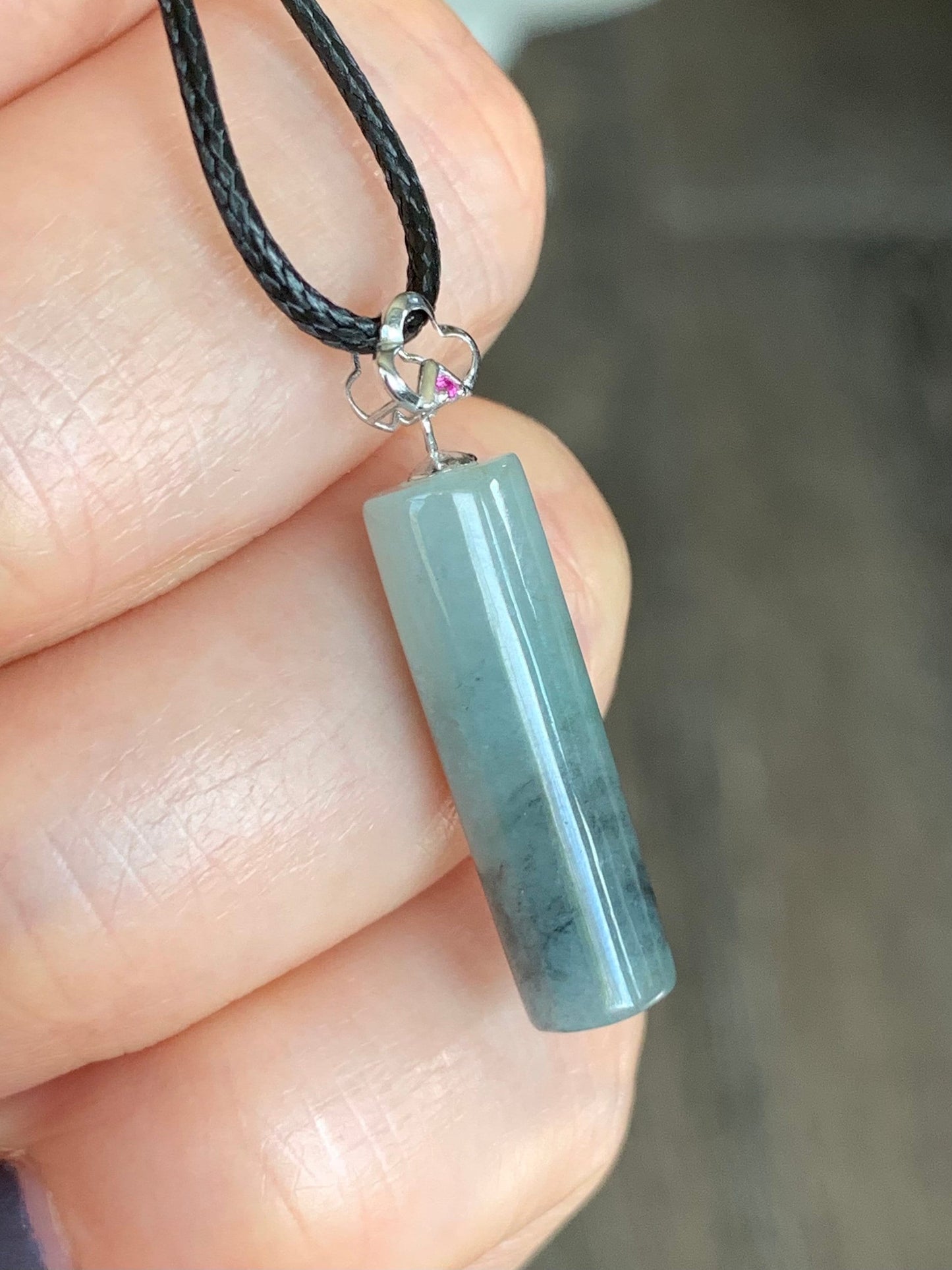 Natural Burmese Icy Translucent Light Green Jadeite w/ Wuji Marbling Cylinder Bar Design Pendant 18K White Gold 天然缅甸冰晴绿翡翠飘乌鸡花冰柱镶嵌吊坠