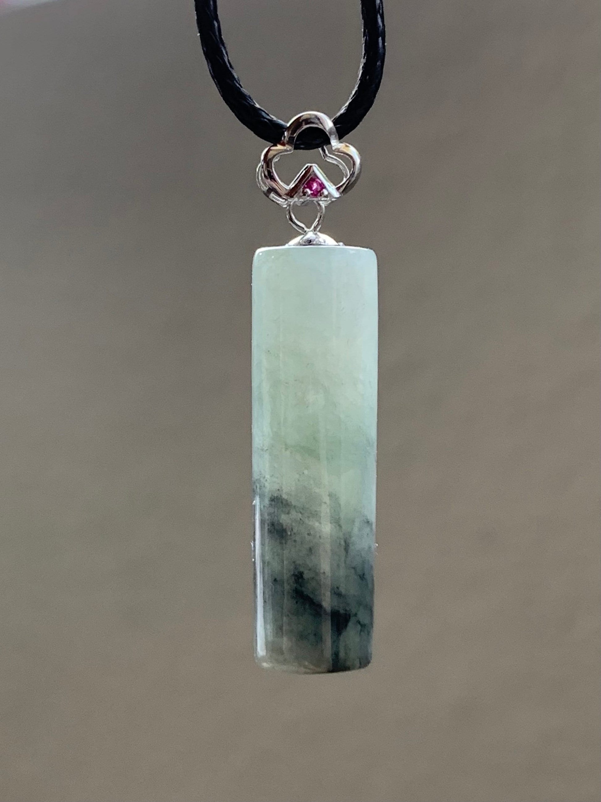Natural Burmese Icy Translucent Light Green Jadeite w/ Wuji Marbling Cylinder Bar Design Pendant 18K White Gold 天然缅甸冰晴绿翡翠飘乌鸡花冰柱镶嵌吊坠