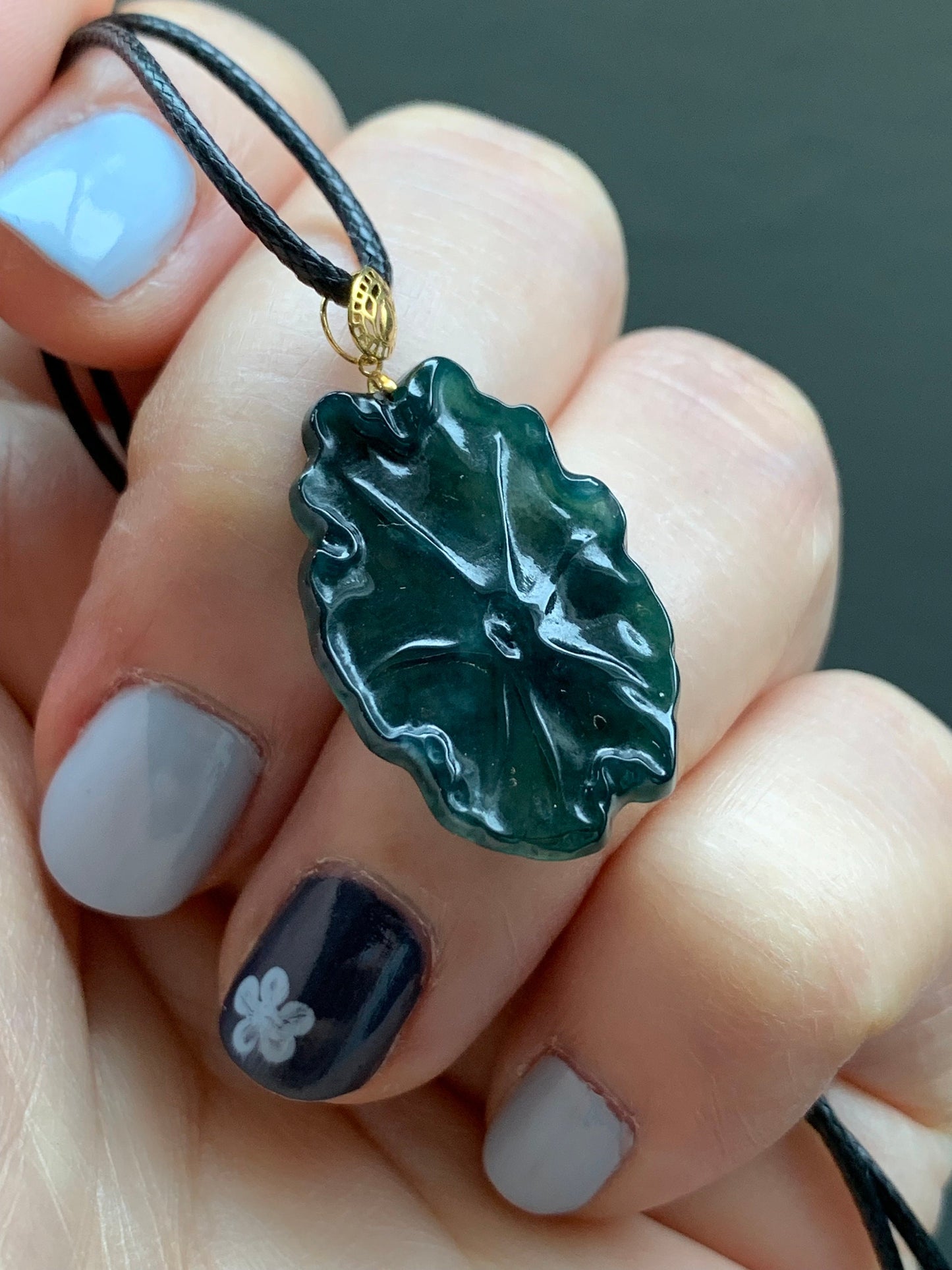 Natural Burmese Icy Translucent Dark Teal Green Jadeite Oval Pendant Carved w/ Lily Pad 18K Yellow Gold Bail 天然缅甸冰湖水绿翡翠荷叶吊坠