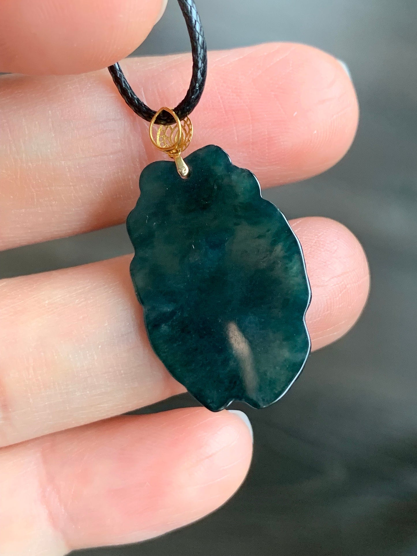 Natural Burmese Icy Translucent Dark Teal Green Jadeite Oval Pendant Carved w/ Lily Pad 18K Yellow Gold Bail 天然缅甸冰湖水绿翡翠荷叶吊坠
