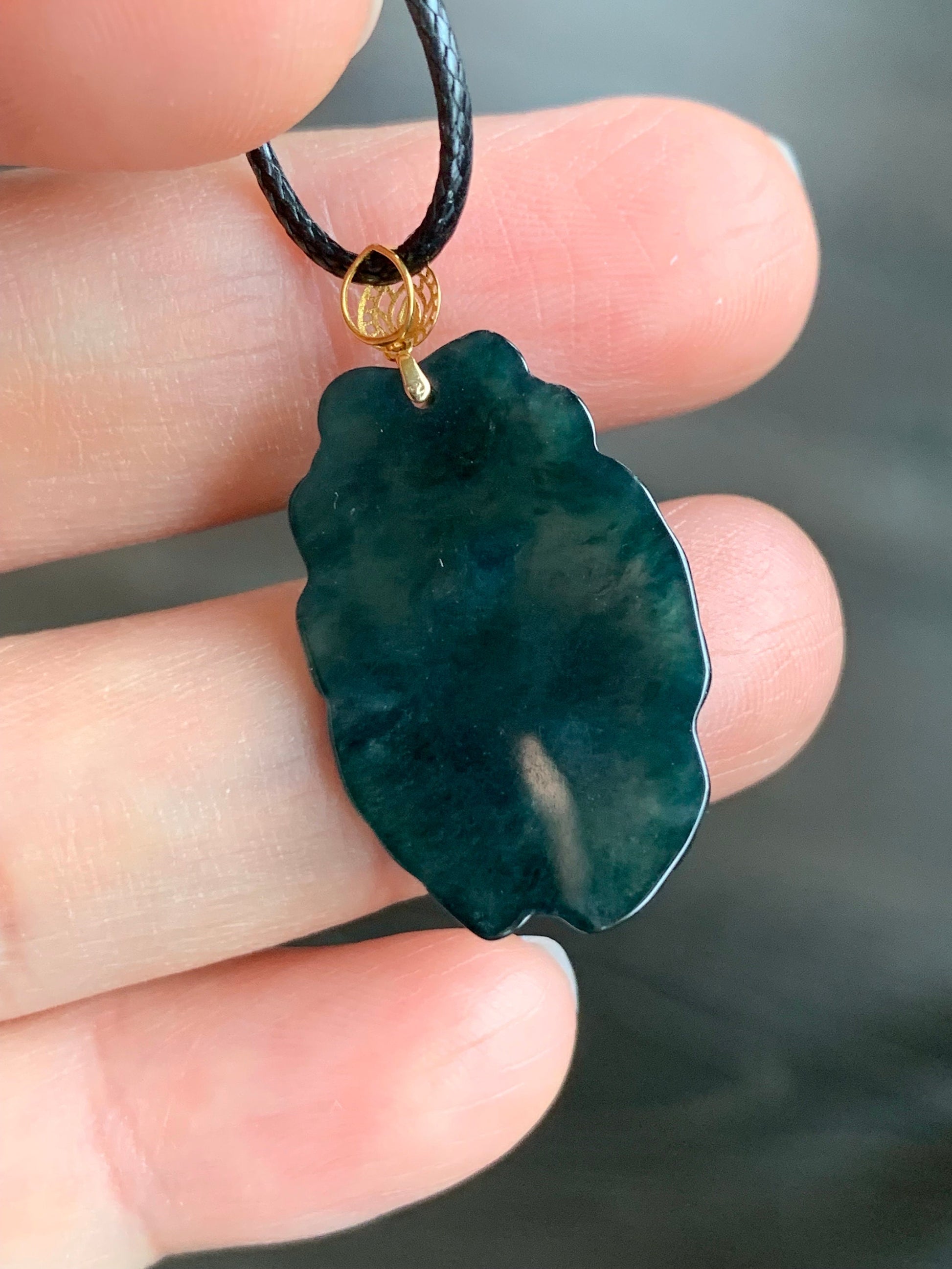 Natural Burmese Icy Translucent Dark Teal Green Jadeite Oval Pendant Carved w/ Lily Pad 18K Yellow Gold Bail 天然缅甸冰湖水绿翡翠荷叶吊坠
