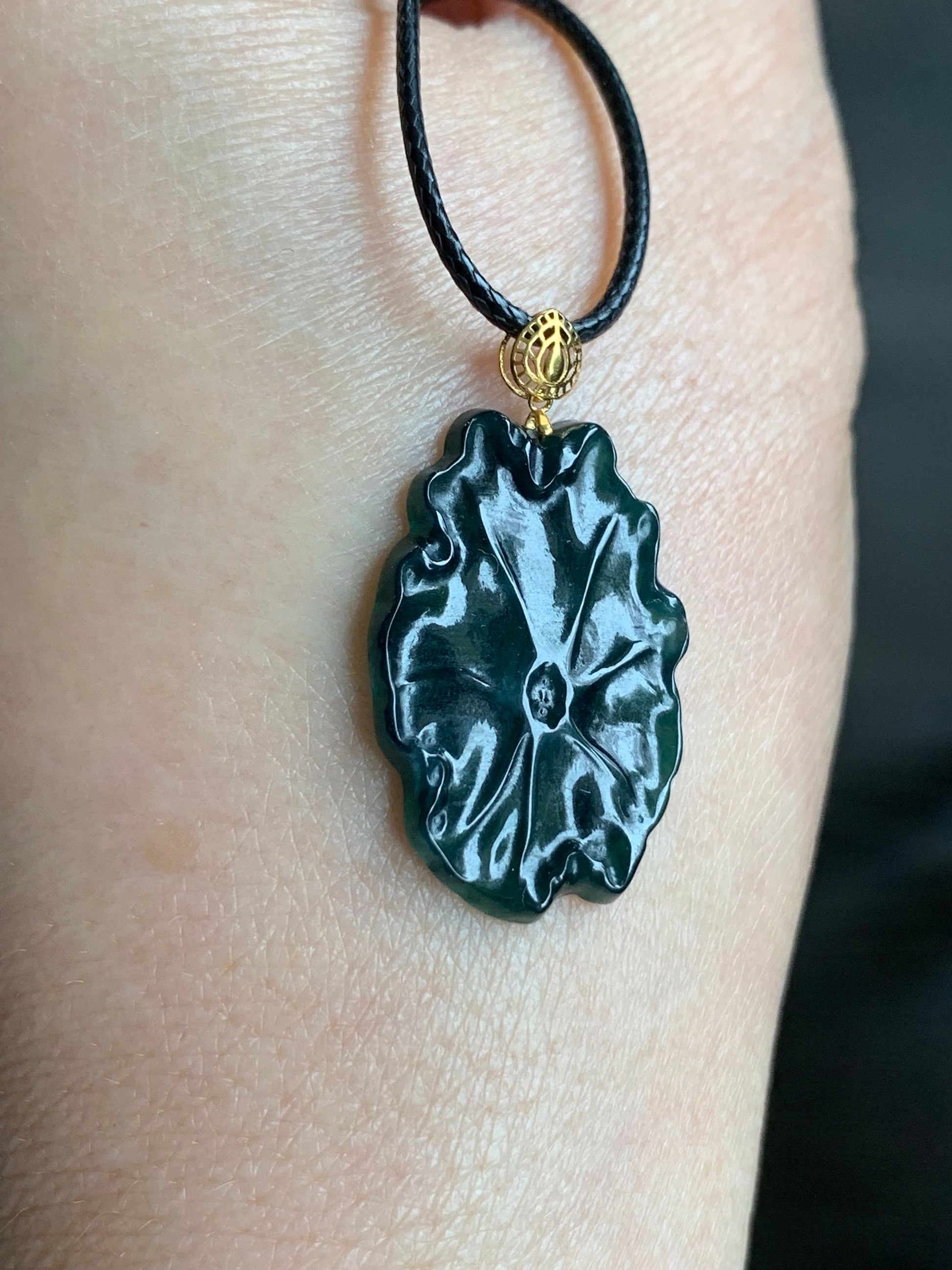 Natural Burmese Icy Translucent Dark Teal Green Jadeite Oval Pendant Carved w/ Lily Pad 18K Yellow Gold Bail 天然缅甸冰湖水绿翡翠荷叶吊坠
