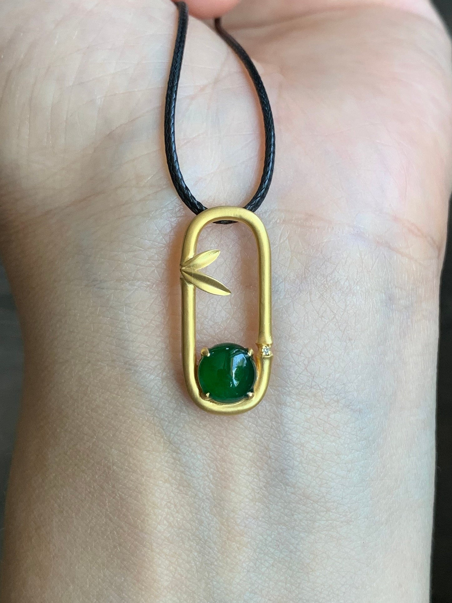 Certified Natural Guatemalan Icy Translucent Intense Green Jadeite Pendant in 18K Yellow Gold & Diamond 天然高冰危绿翡翠镶嵌吊坠