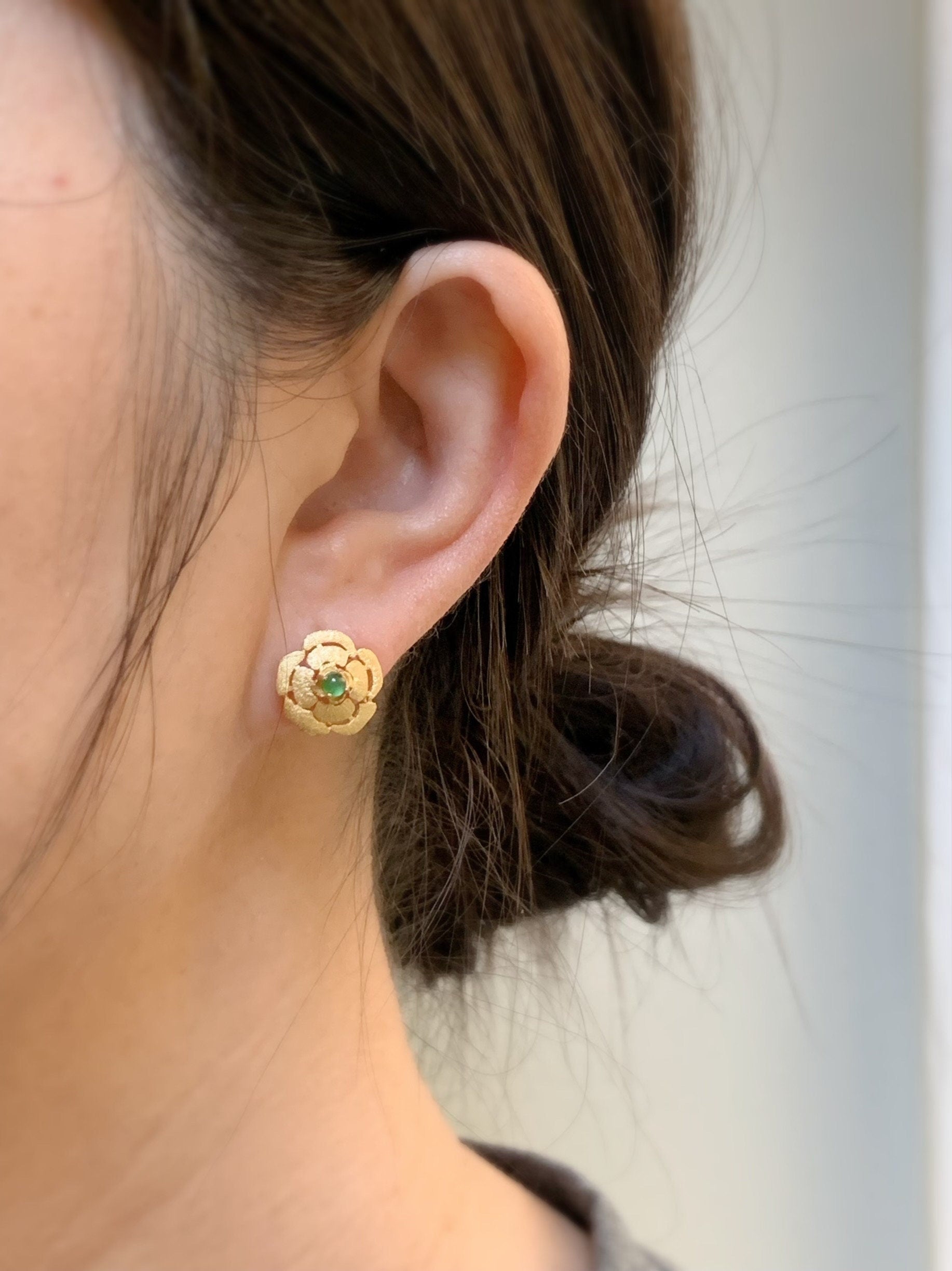 Natural Guatemalan Premium Icy Highly Translucent Vibrant Green Jadeite Rose Stud Earrings Sterling Silver Gold Satin Finish 天然高冰危绿翡翠玫瑰银镶耳钉