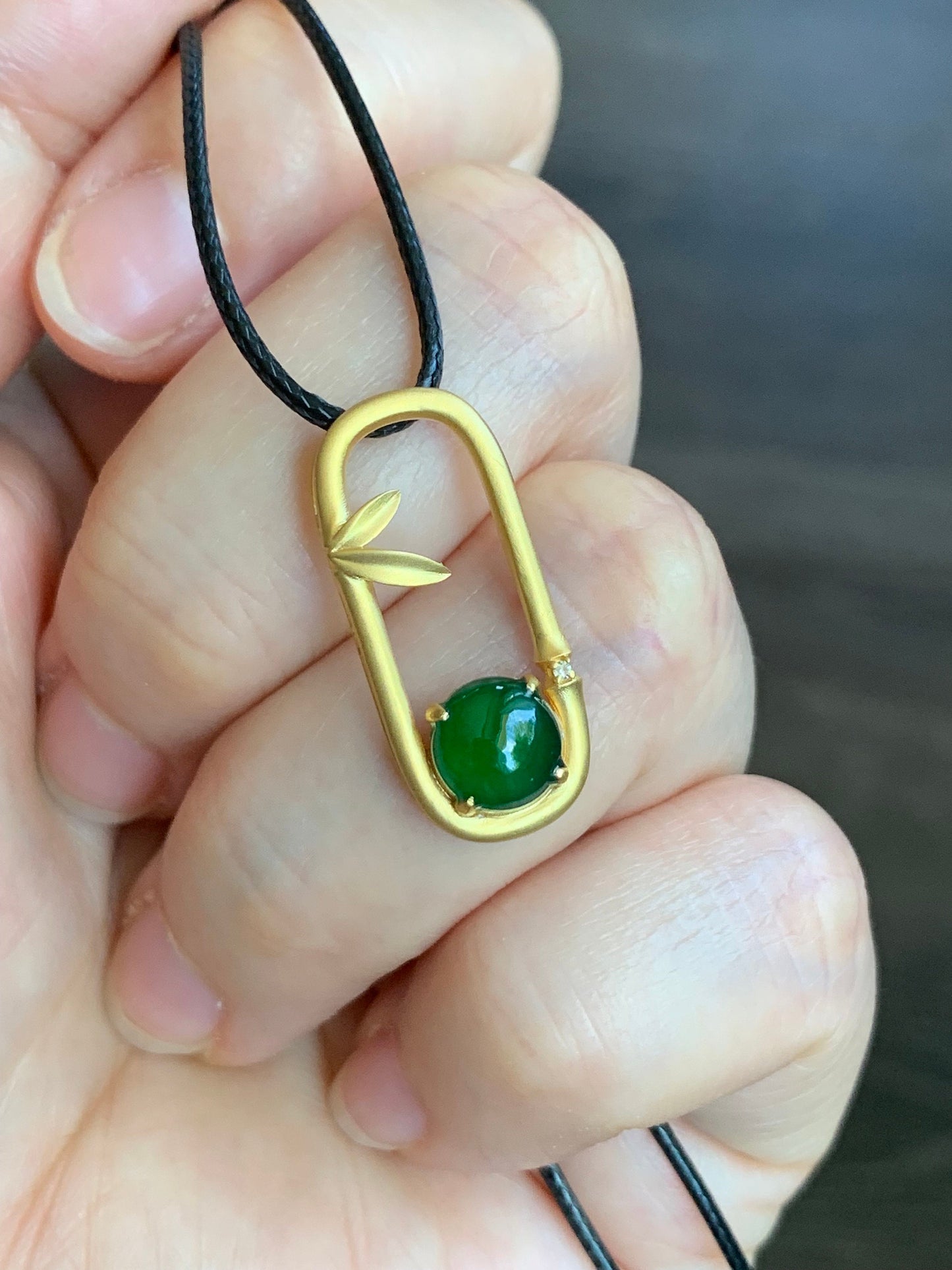Certified Natural Guatemalan Icy Translucent Intense Green Jadeite Pendant in 18K Yellow Gold & Diamond 天然高冰危绿翡翠镶嵌吊坠