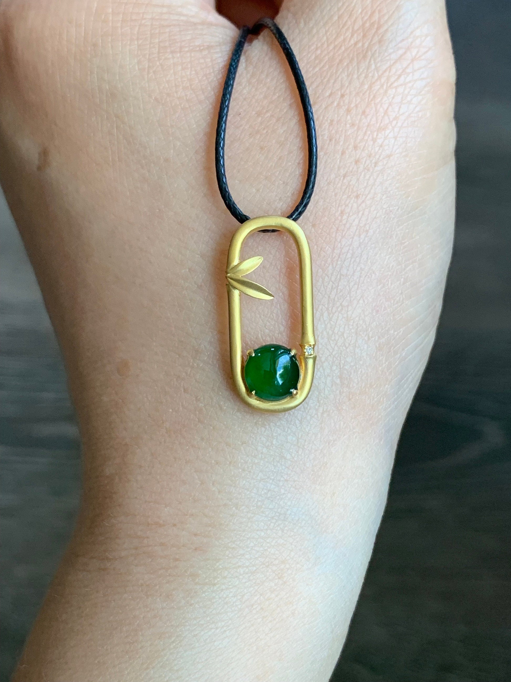Certified Natural Guatemalan Icy Translucent Intense Green Jadeite Pendant in 18K Yellow Gold & Diamond 天然高冰危绿翡翠镶嵌吊坠