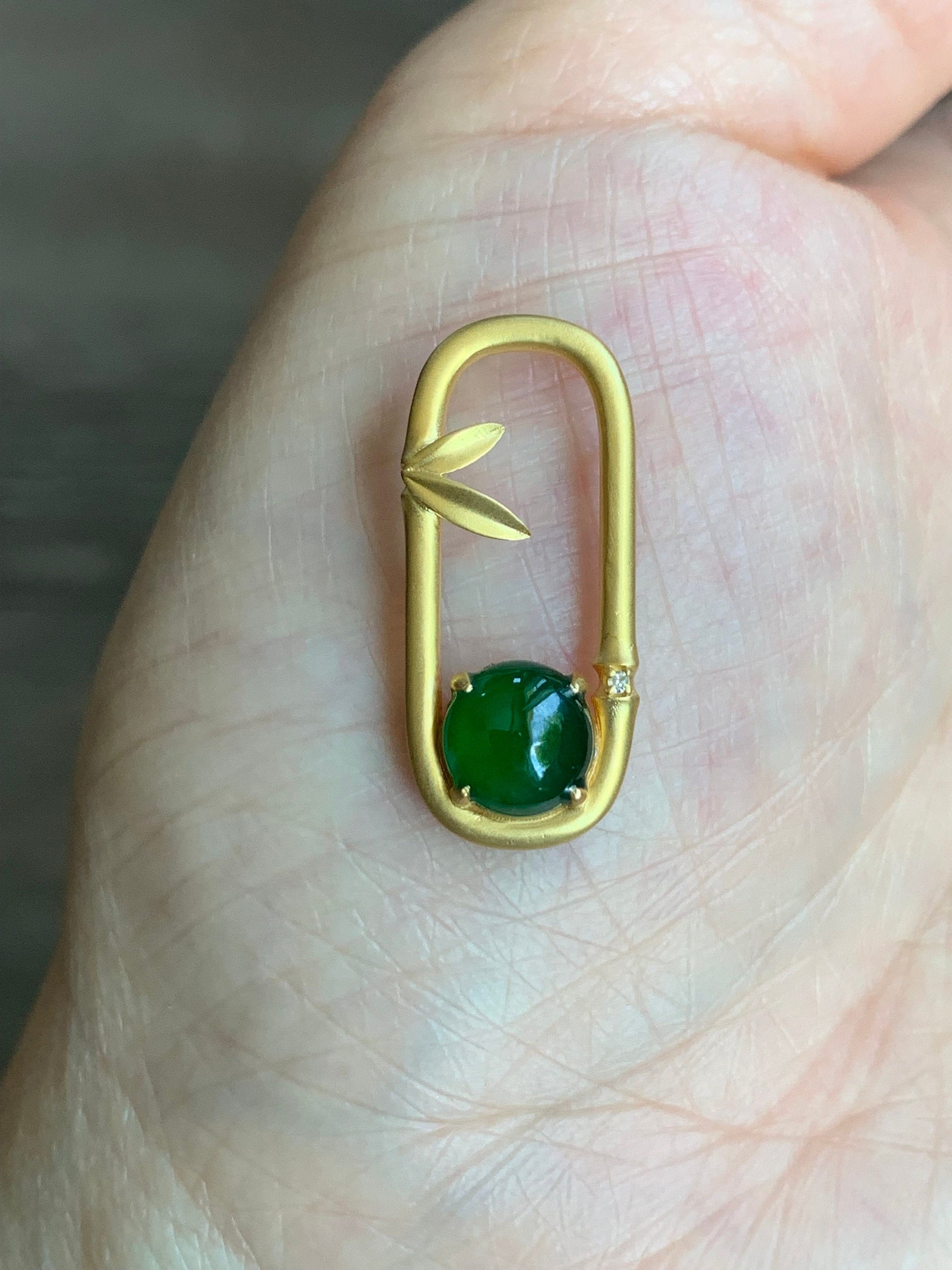Certified Natural Guatemalan Icy Translucent Intense Green Jadeite Pendant in 18K Yellow Gold & Diamond 天然高冰危绿翡翠镶嵌吊坠