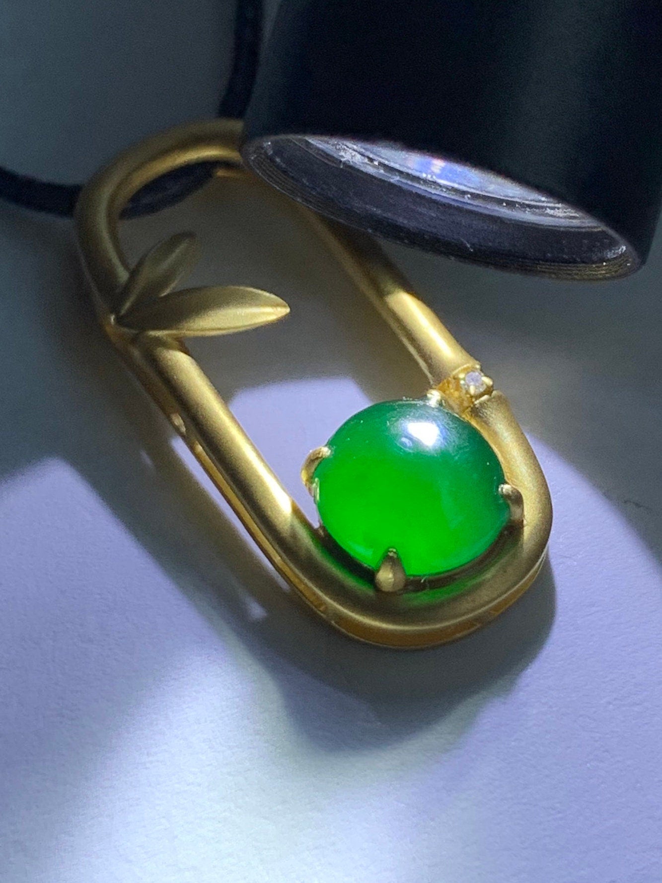 Certified Natural Guatemalan Icy Translucent Intense Green Jadeite Pendant in 18K Yellow Gold & Diamond 天然高冰危绿翡翠镶嵌吊坠