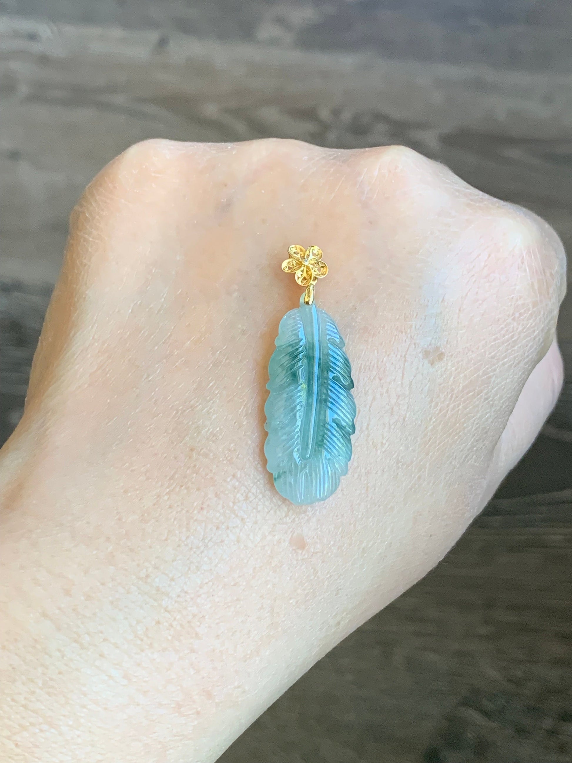 Natural Burmese Icy Translucent Gelatinous Green Marbled Jadeite Carved Feather Pendant 18K Yellow Gold Bail 天然缅甸冰飘花翡翠羽毛镶嵌吊坠