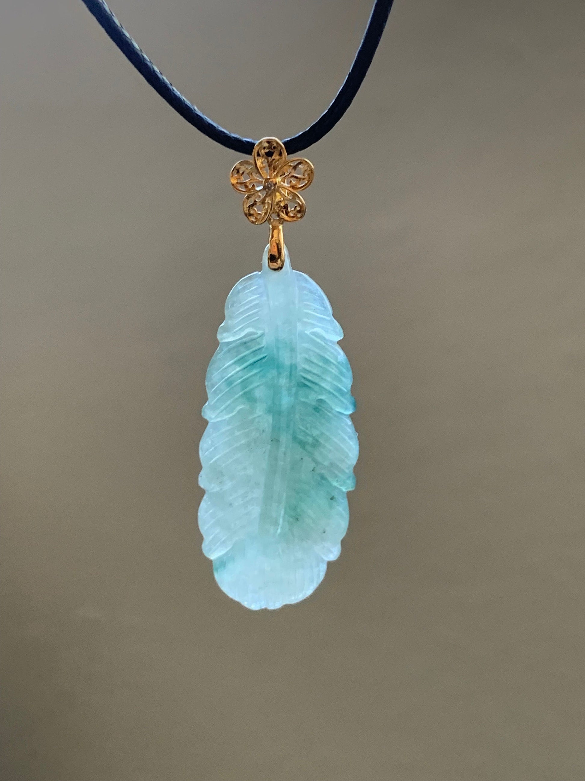 Natural Burmese Icy Translucent Gelatinous Green Marbled Jadeite Carved Feather Pendant 18K Yellow Gold Bail 天然缅甸冰飘花翡翠羽毛镶嵌吊坠
